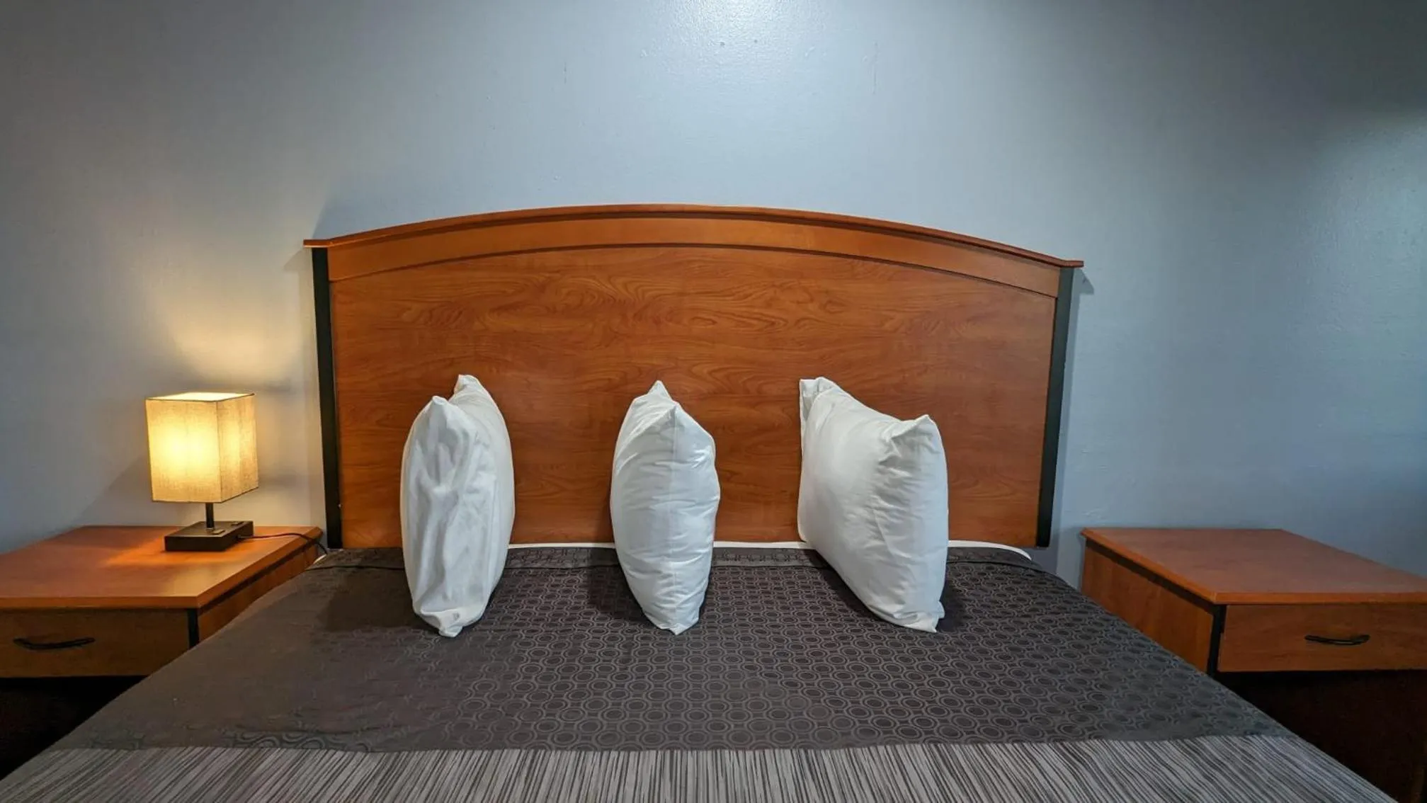 Bed in BEST MOTEL on Historic Route 66, Barstow