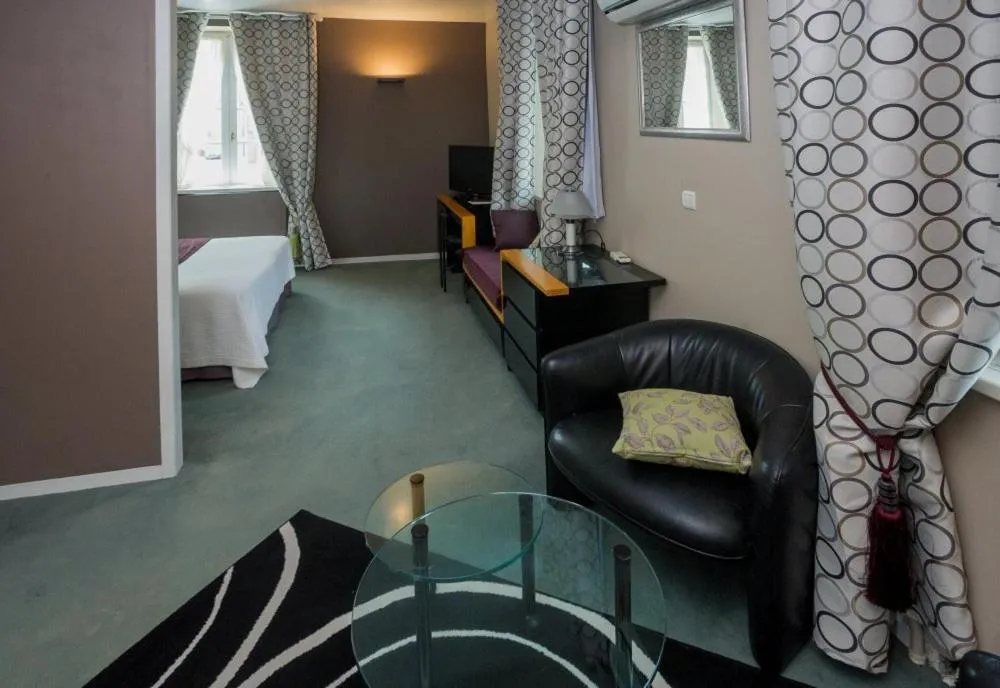 Photo of the whole room, Bed in Absolue Renaissance