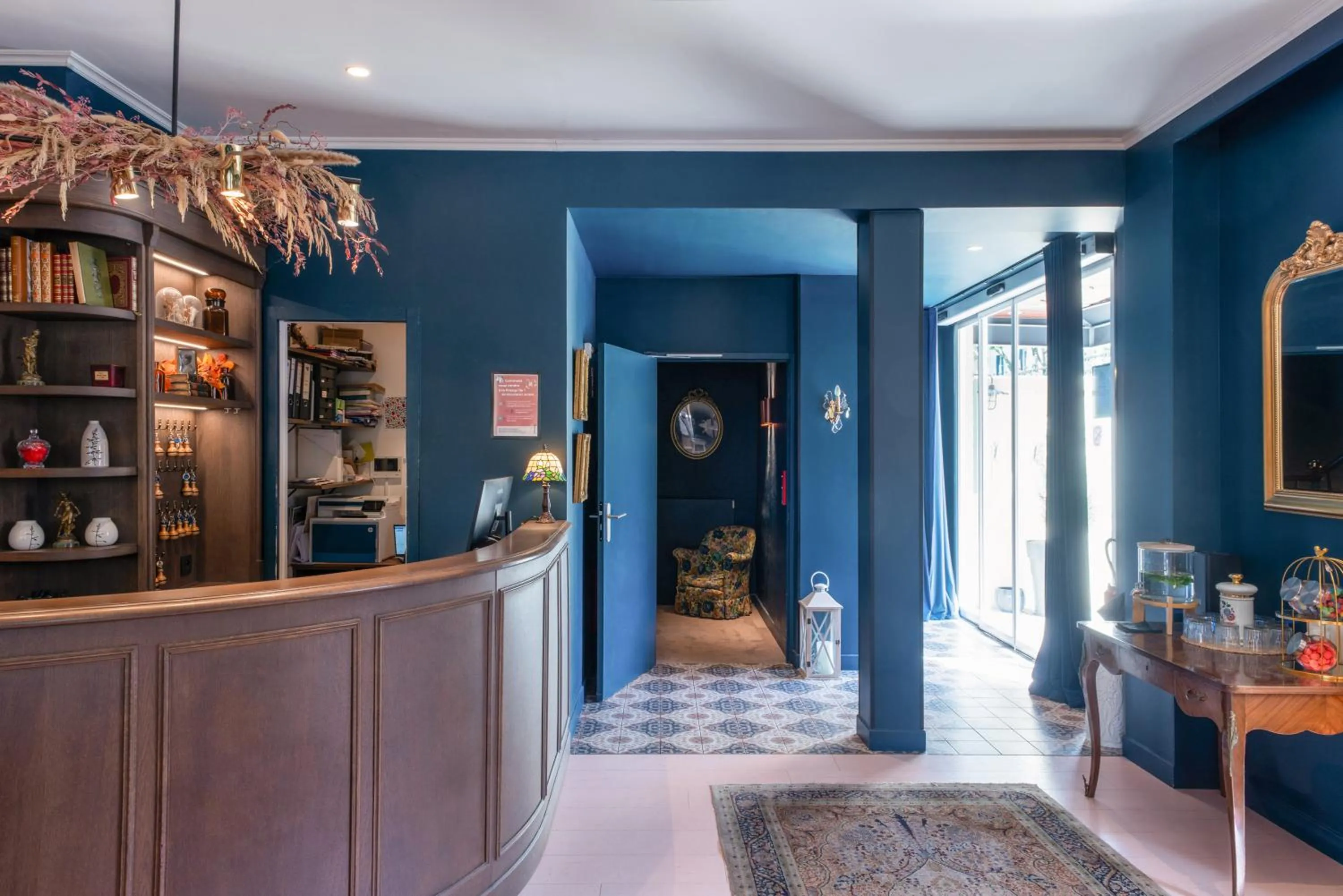 Lobby or reception in Hôtel Maison Lacassagne Lyon