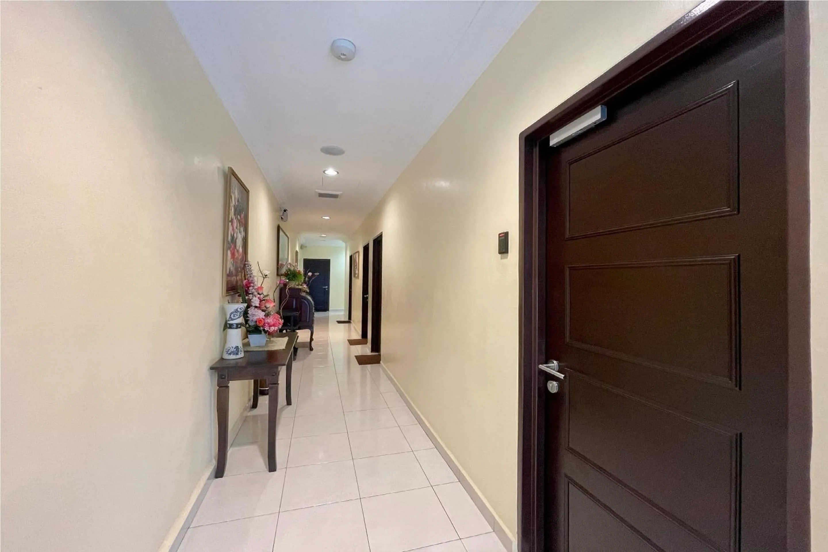 Lobby or reception in OYO 90369 Safari Hotel Lumut