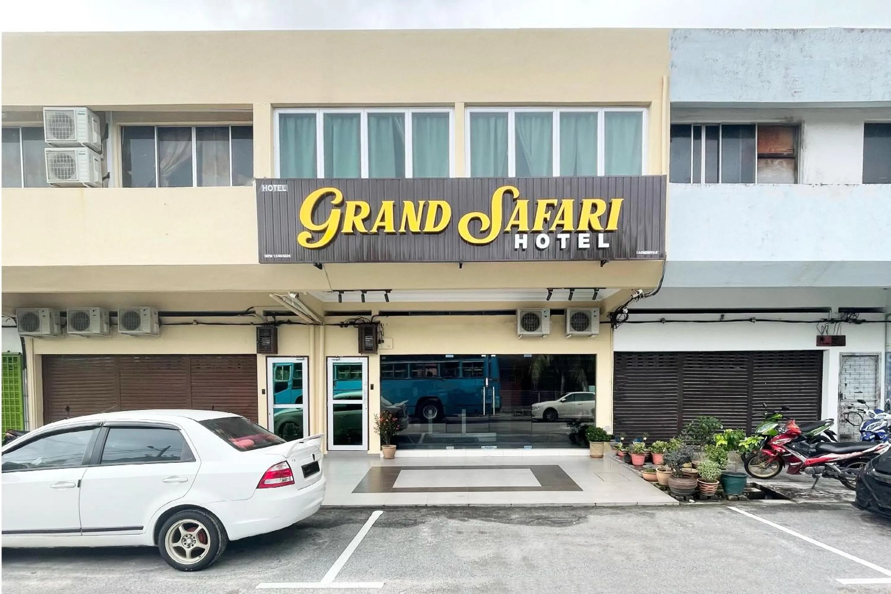 OYO 90369 Safari Hotel Lumut