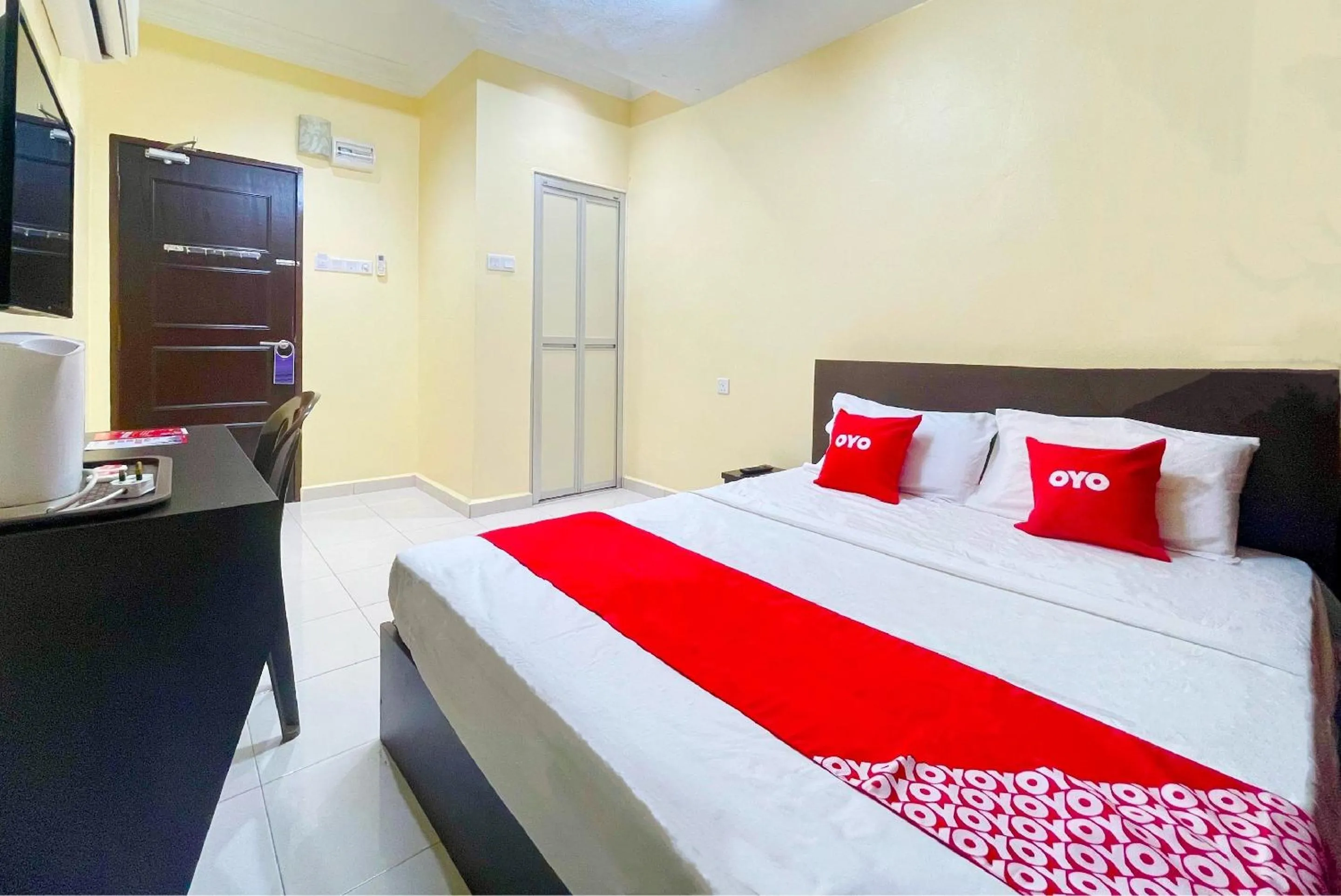 Bedroom, Bed in OYO 90369 Safari Hotel Lumut