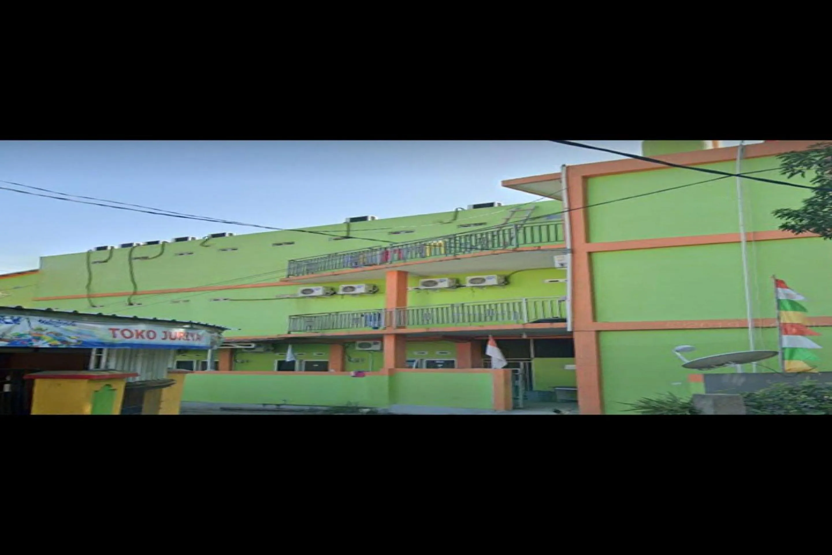 Facade/entrance in OYO 90706 Kost Alam Jaya Syariah