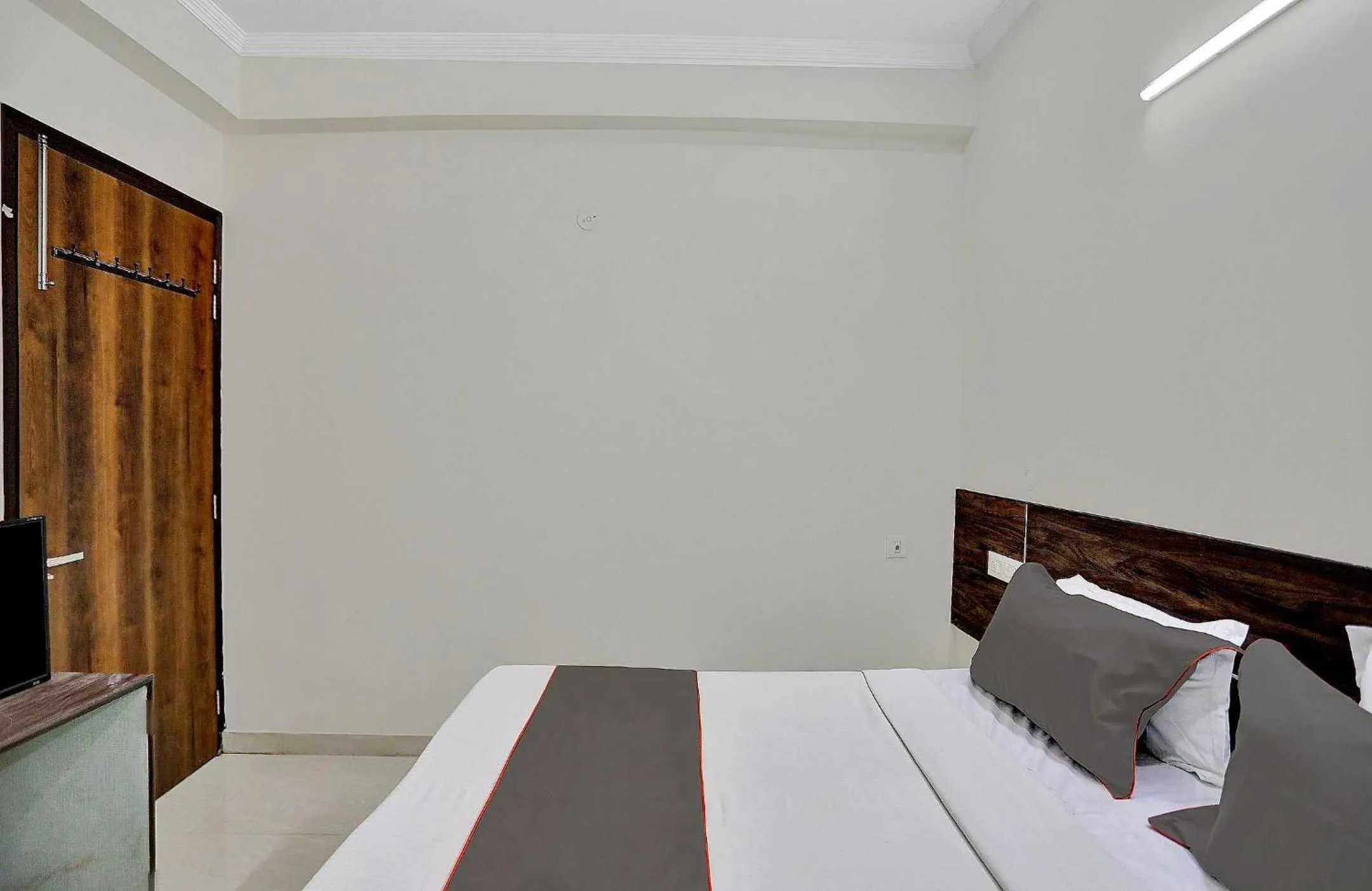 Bedroom, Bed in Collection O Raksha Inn Near PVR Ansal Plaza Greater Noida