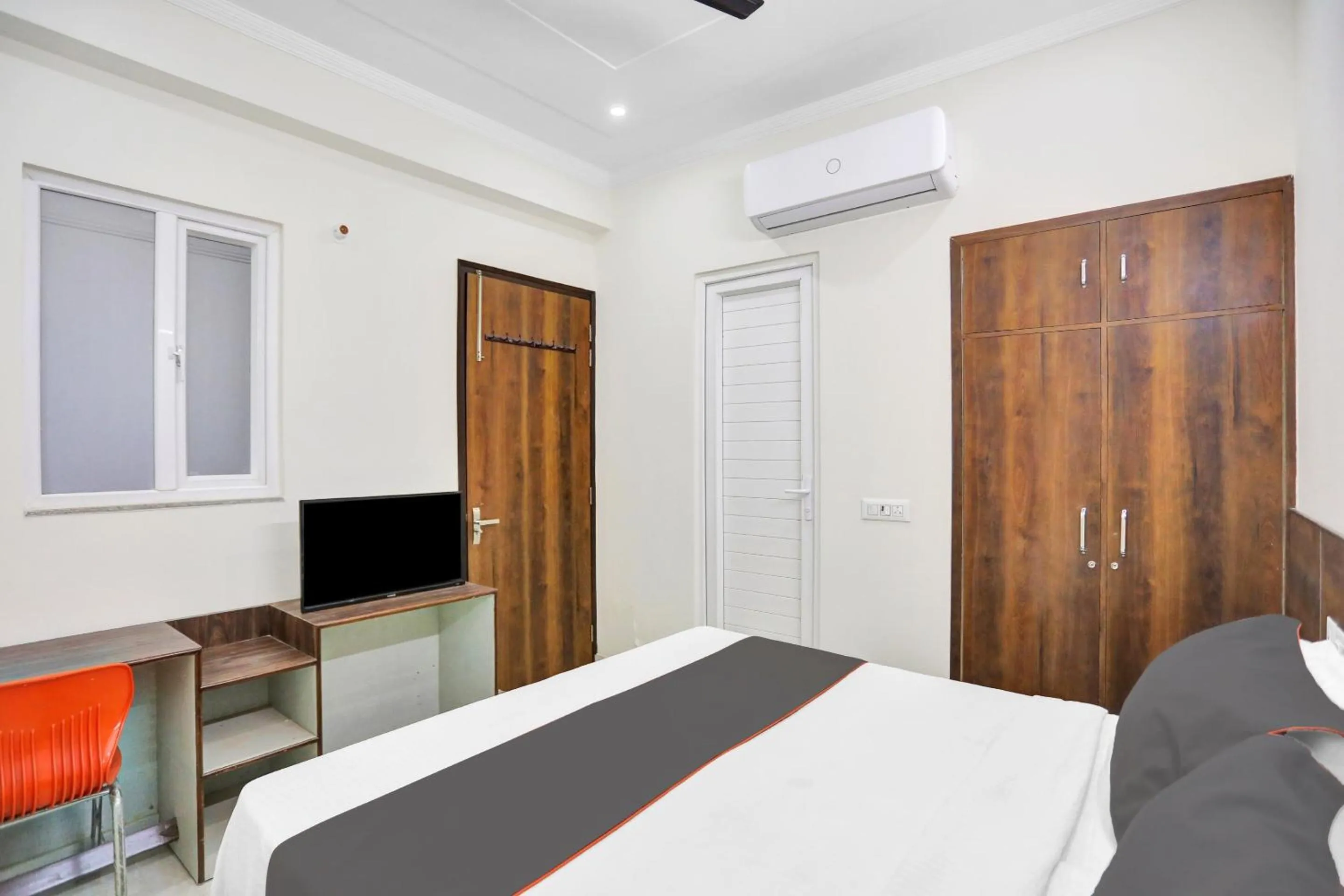 Bedroom, Bed in Collection O Raksha Inn Near PVR Ansal Plaza Greater Noida