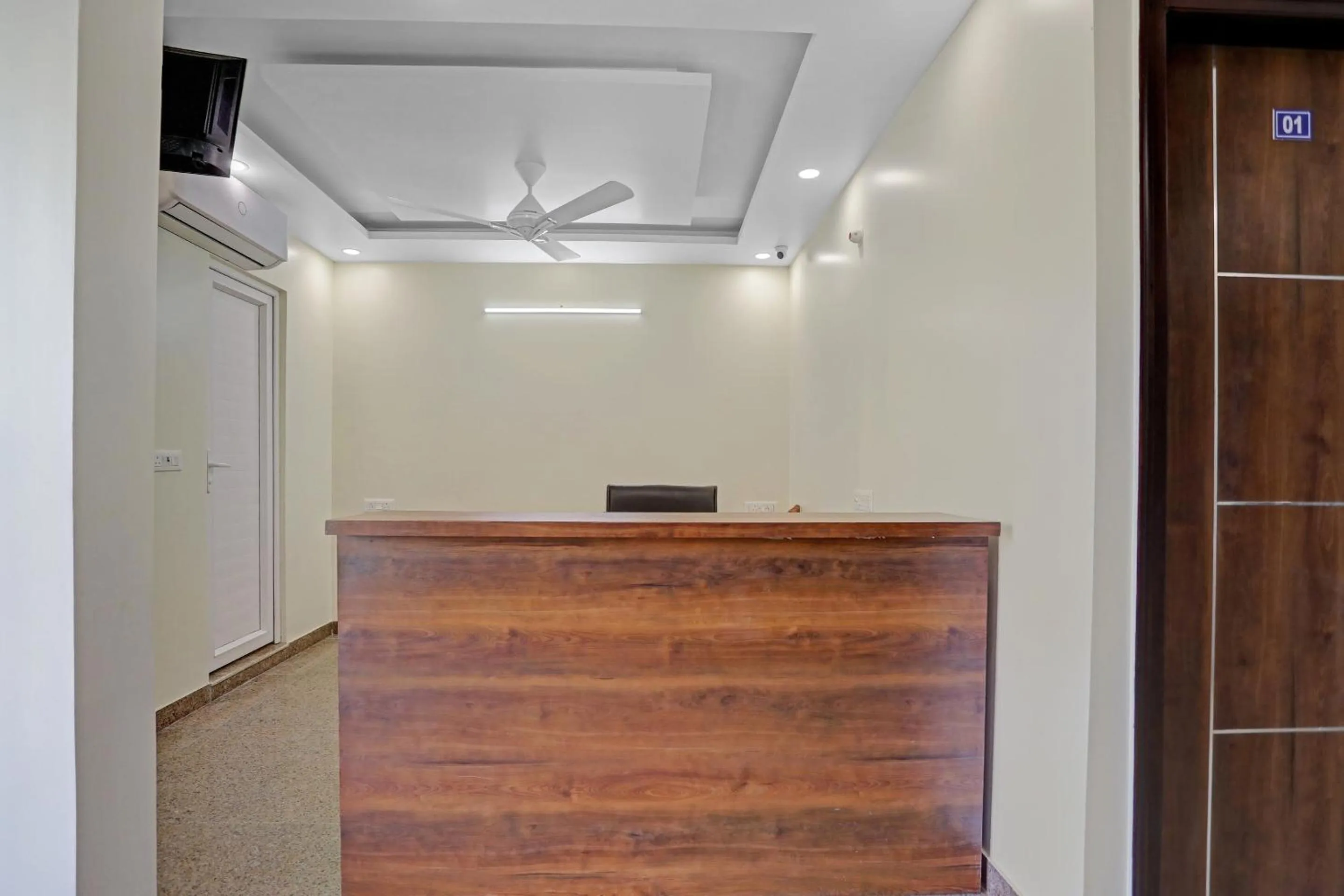 Lobby or reception in Collection O Raksha Inn Near PVR Ansal Plaza Greater Noida