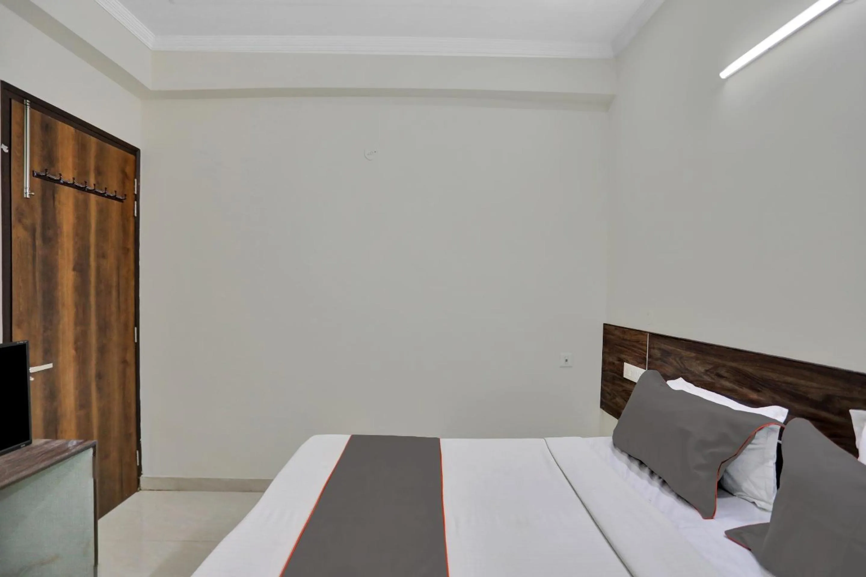 Bedroom, Bed in Collection O Raksha Inn Near PVR Ansal Plaza Greater Noida