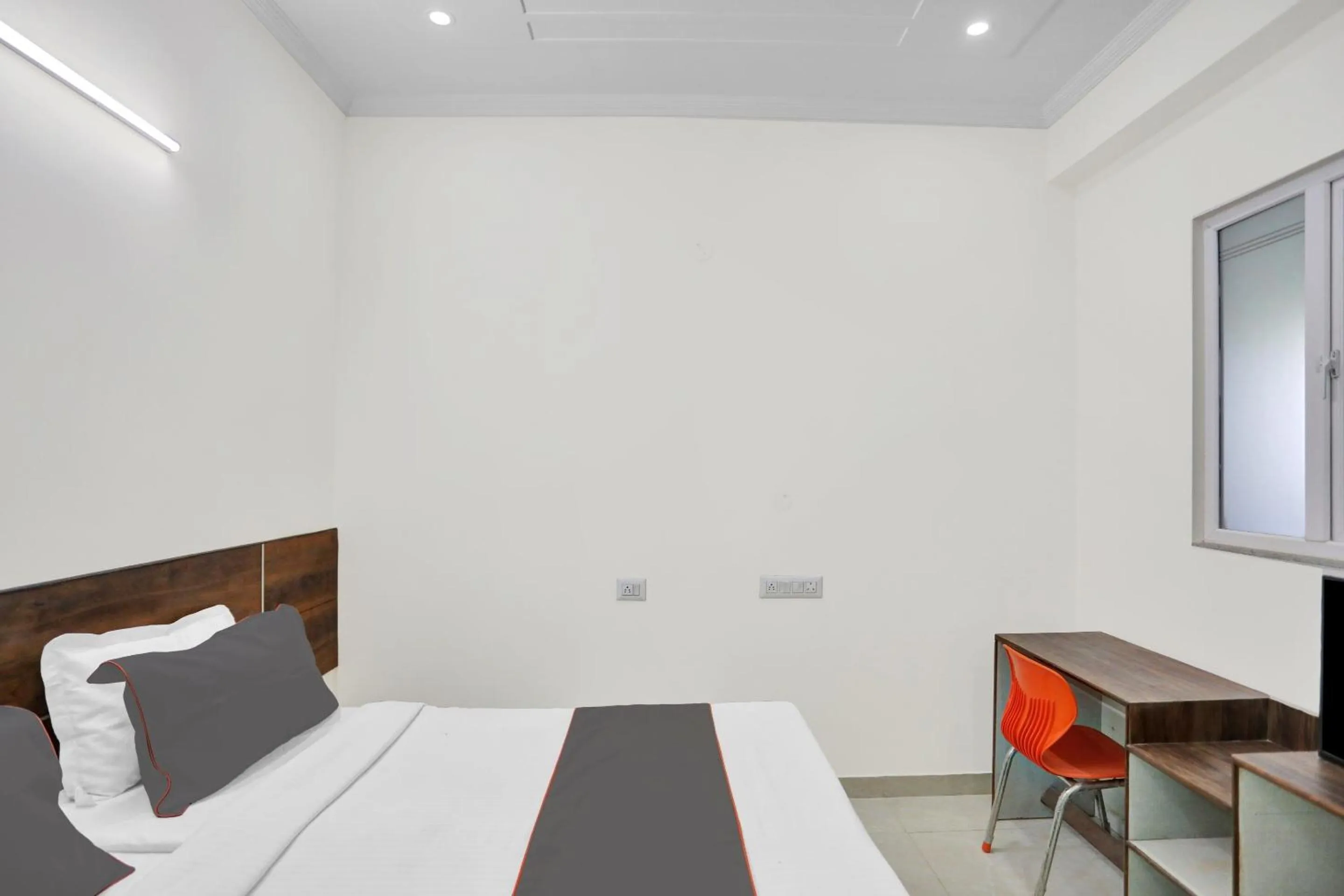 Bedroom, Bed in Collection O Raksha Inn Near PVR Ansal Plaza Greater Noida