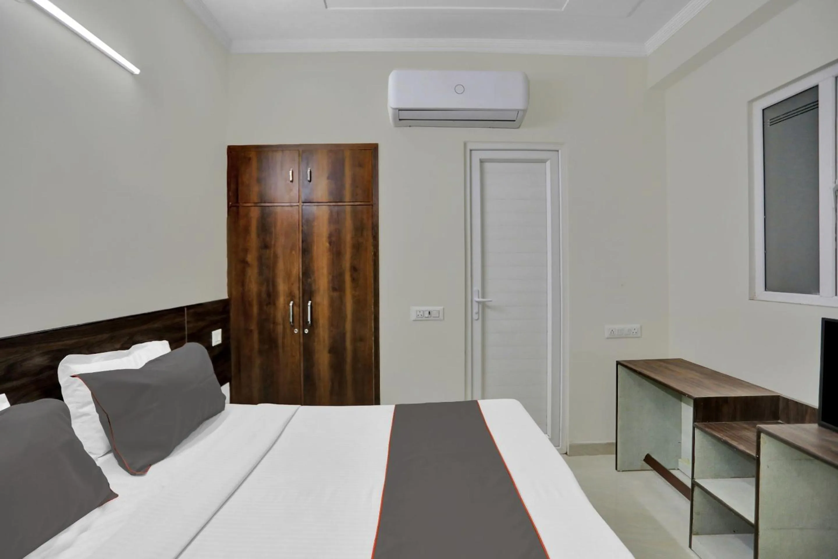 Bedroom, Bed in Collection O Raksha Inn Near PVR Ansal Plaza Greater Noida