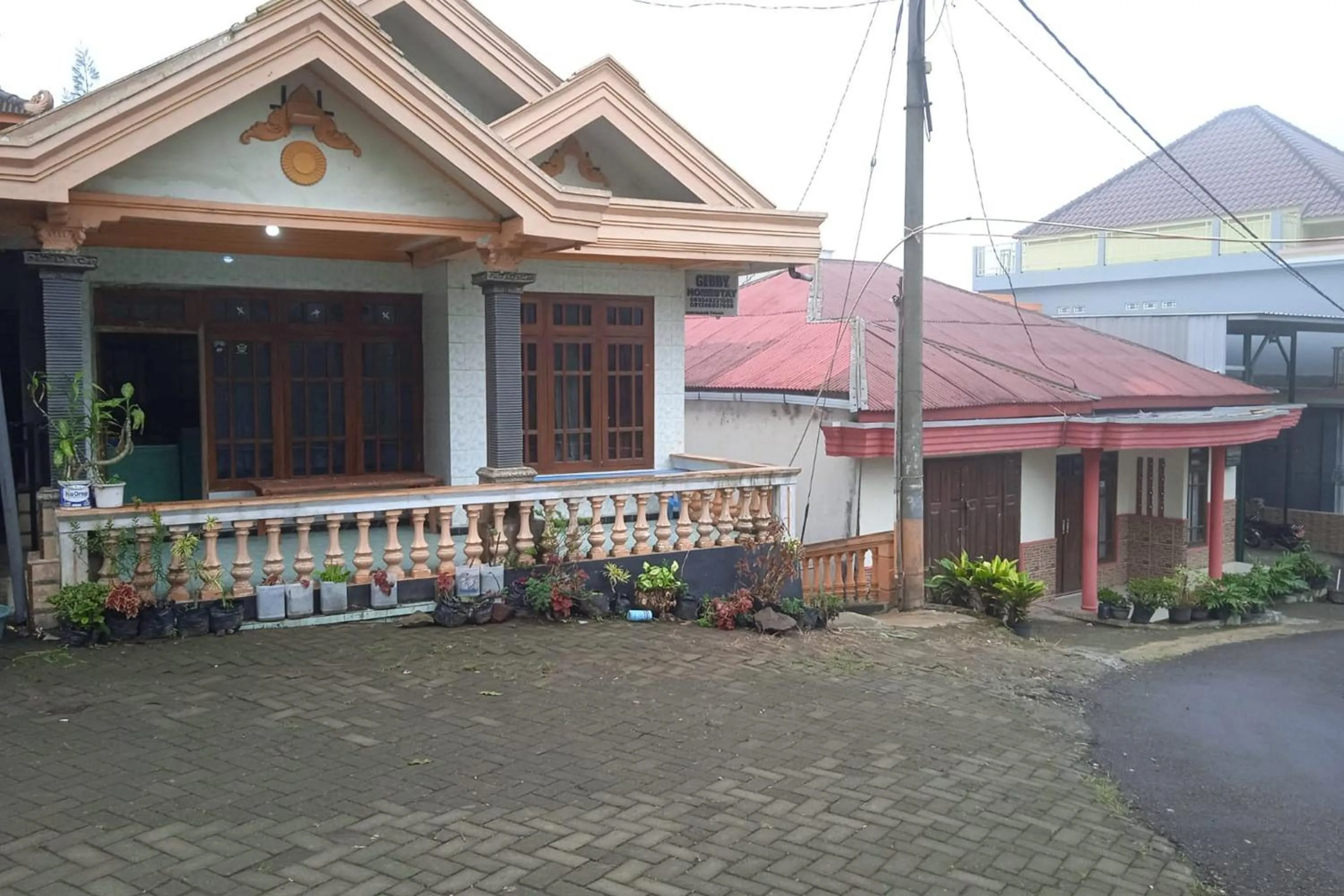 Facade/entrance in Gebby Homestay Bromo RedPartner