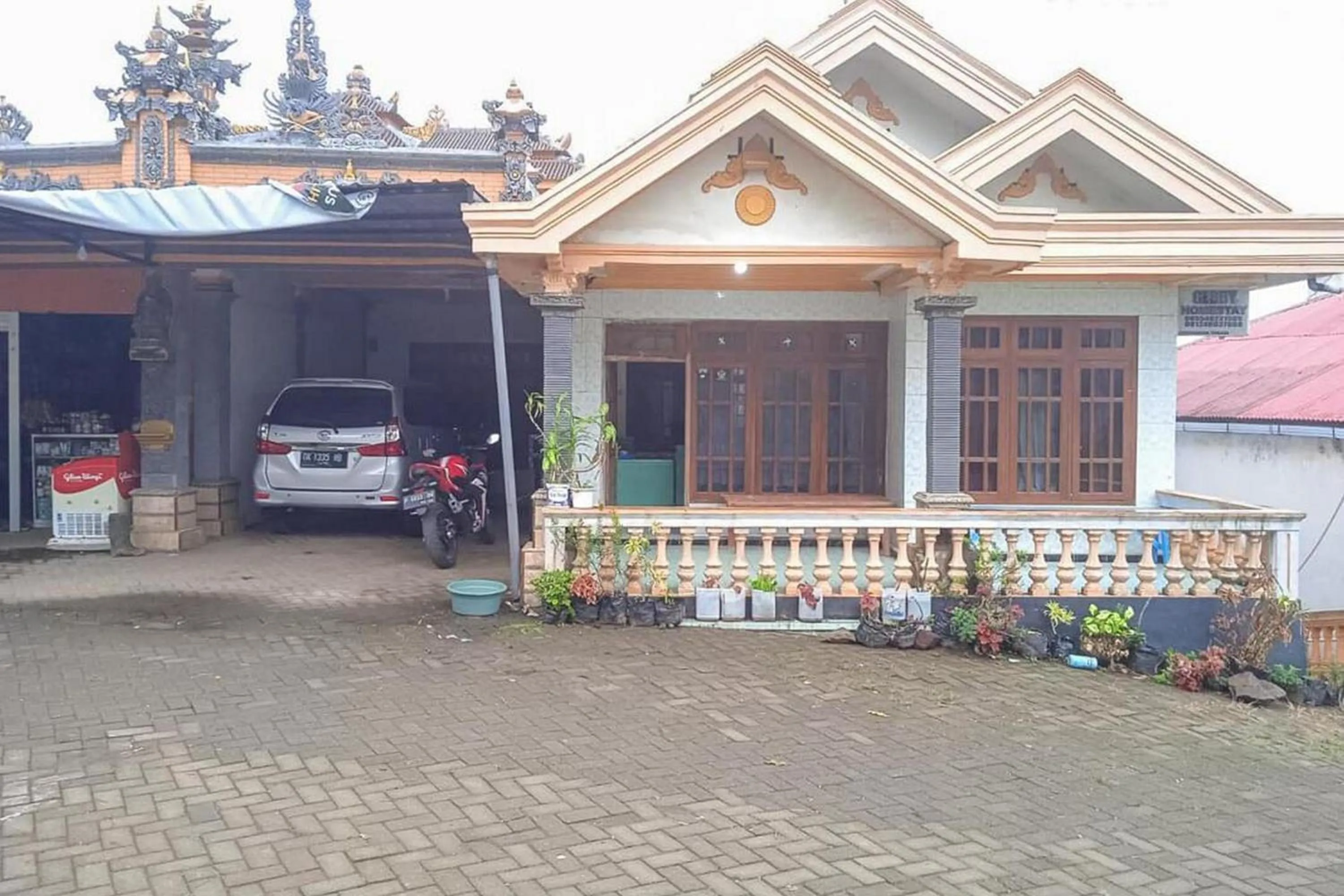 Facade/entrance in Gebby Homestay Bromo RedPartner