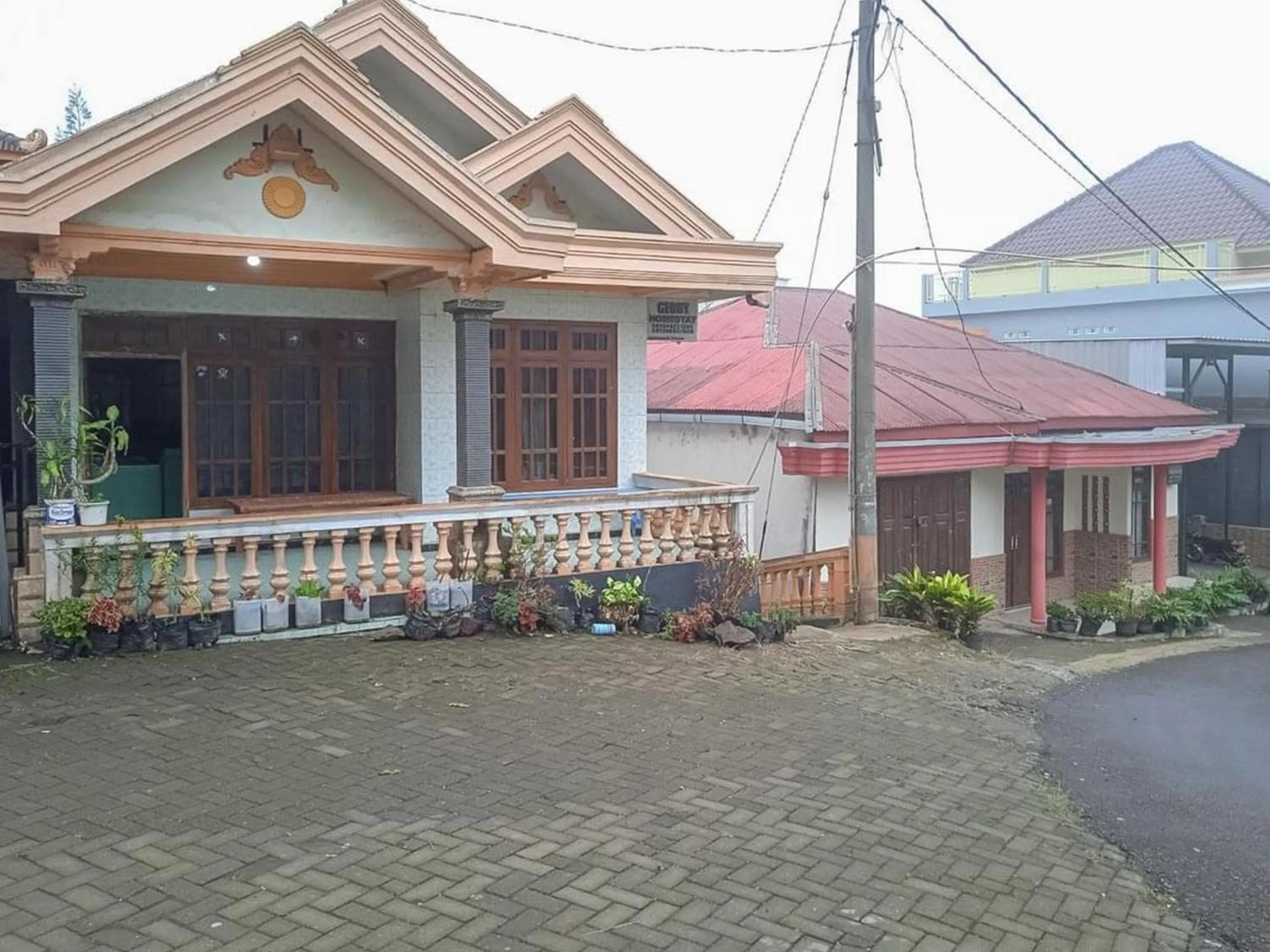 Facade/entrance in Gebby Homestay Bromo RedPartner