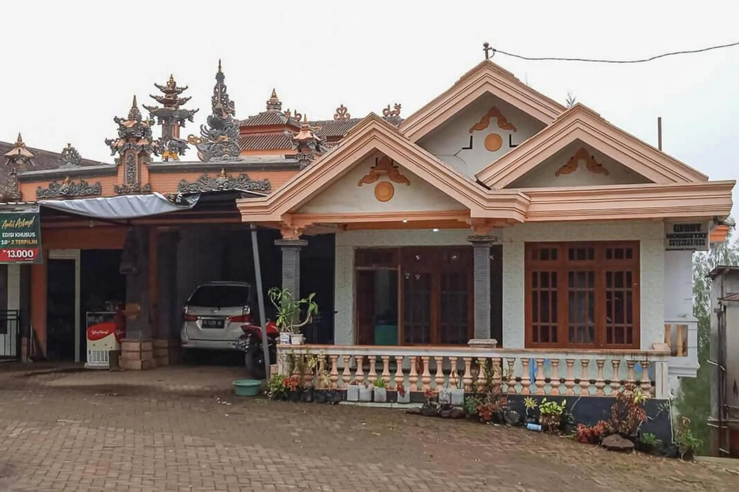 Facade/entrance in Gebby Homestay Bromo RedPartner