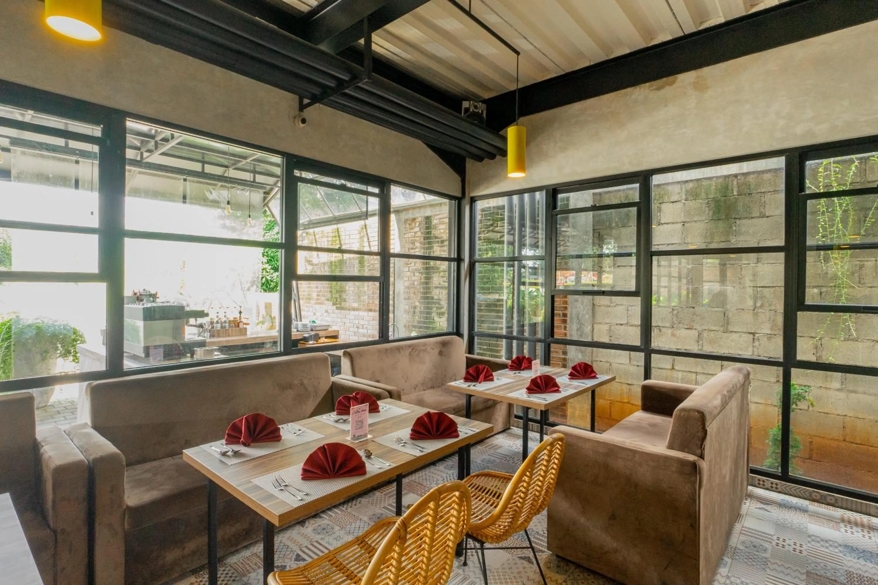 Restaurant/places to eat in Hotel Summerville