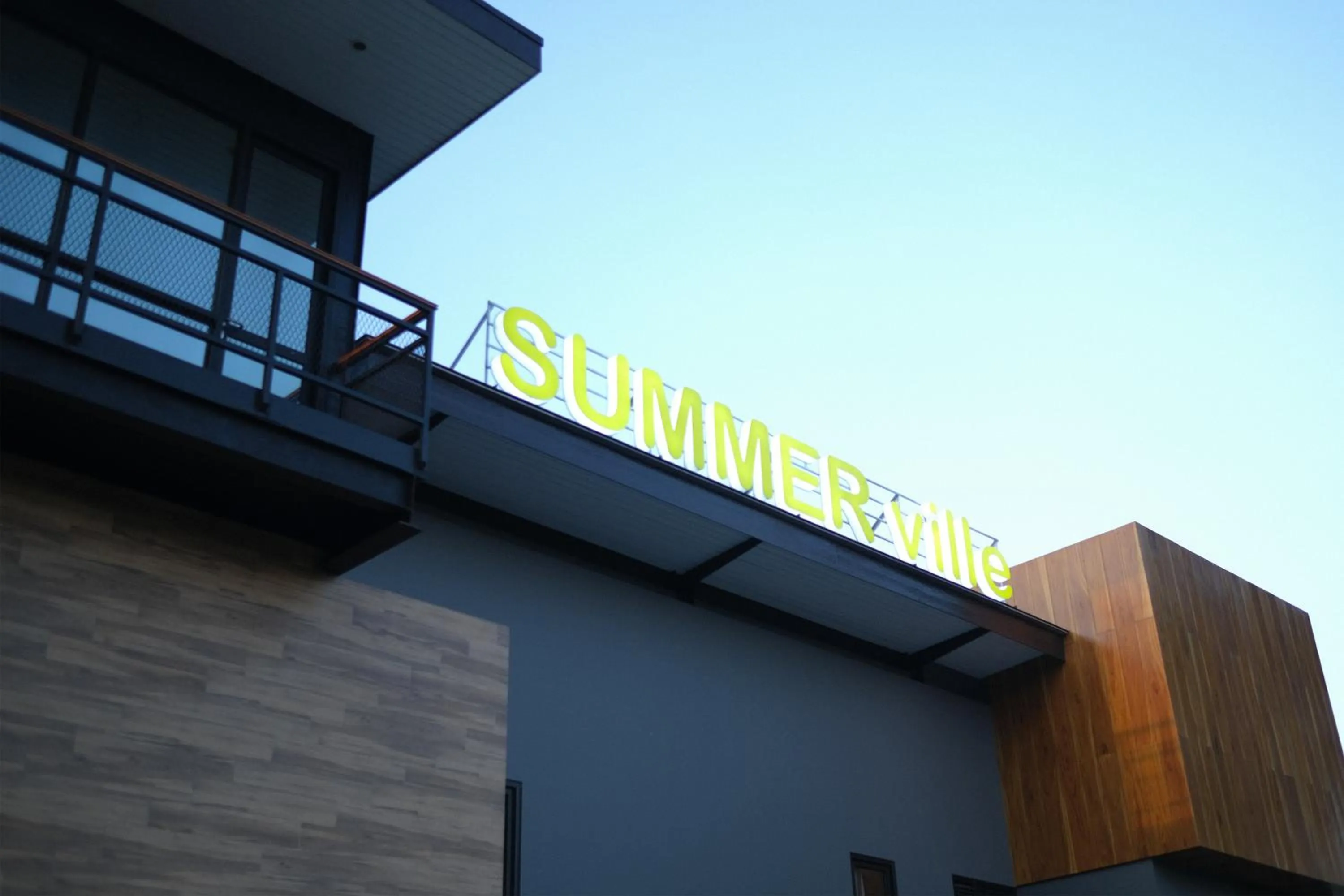 Property building in Hotel Summerville