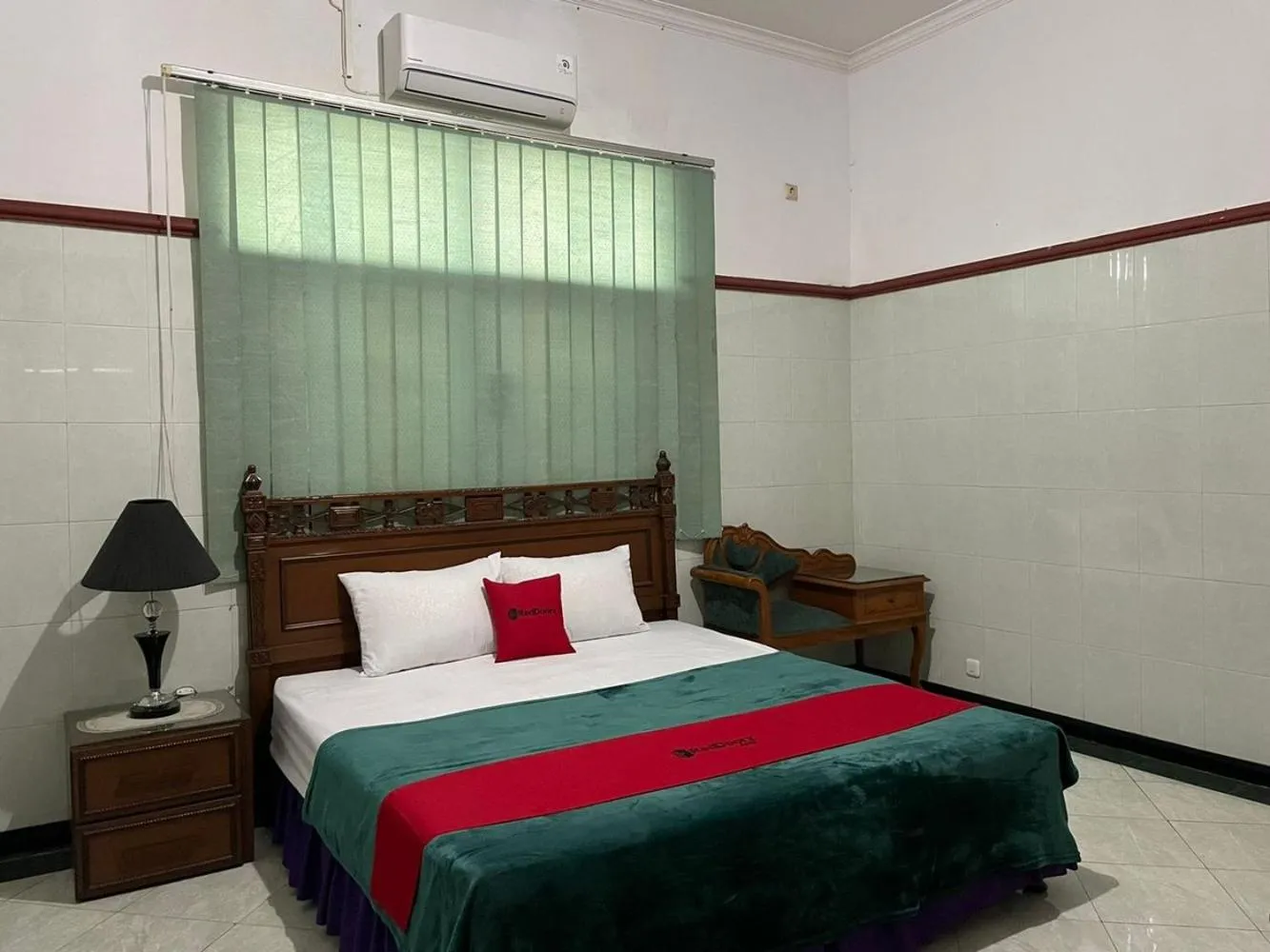 Bedroom, Bed in RedDoorz Syariah @ Karang Pilang