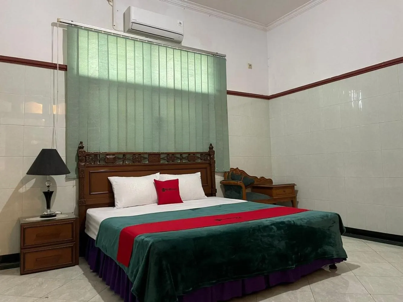 Bedroom, Bed in RedDoorz Syariah @ Karang Pilang
