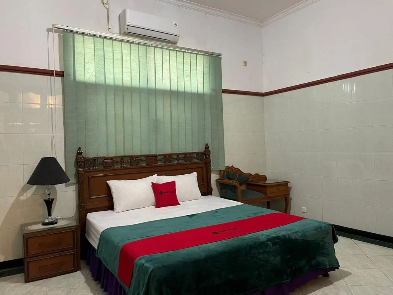 Bedroom, Bed in RedDoorz Syariah @ Karang Pilang