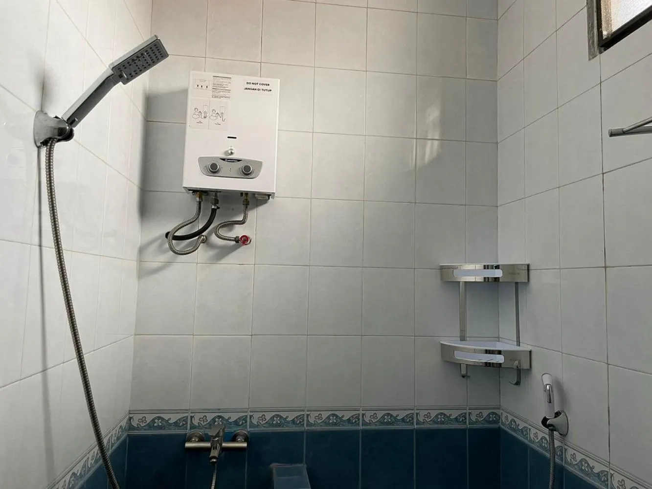 Bathroom in RedDoorz Syariah @ Karang Pilang