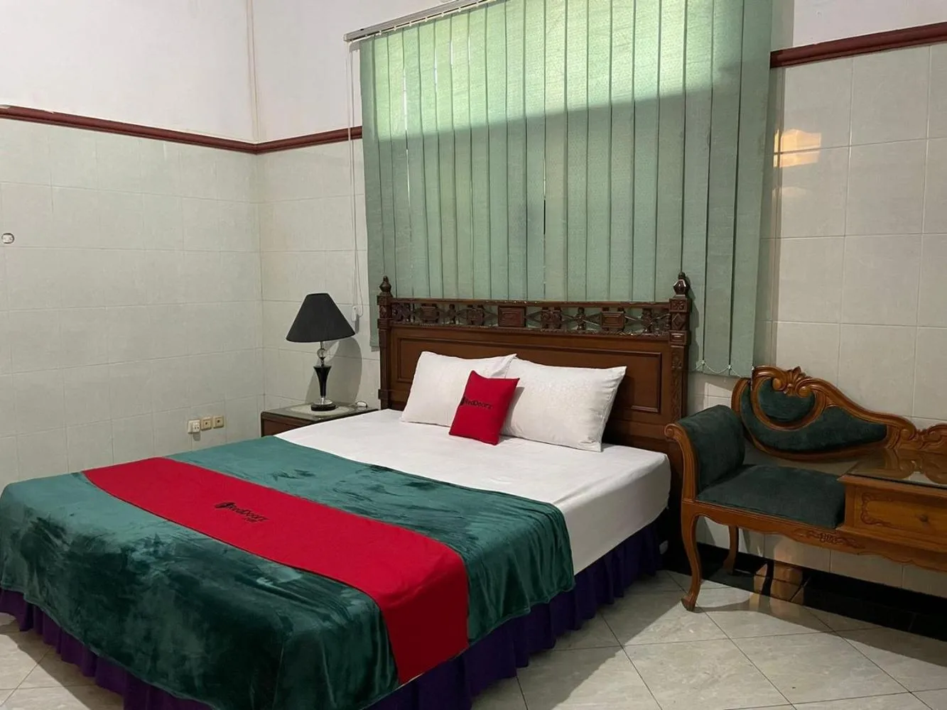 Bedroom, Bed in RedDoorz Syariah @ Karang Pilang