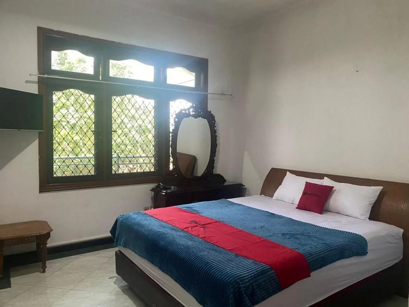 Bedroom, Bed in RedDoorz Syariah @ Karang Pilang