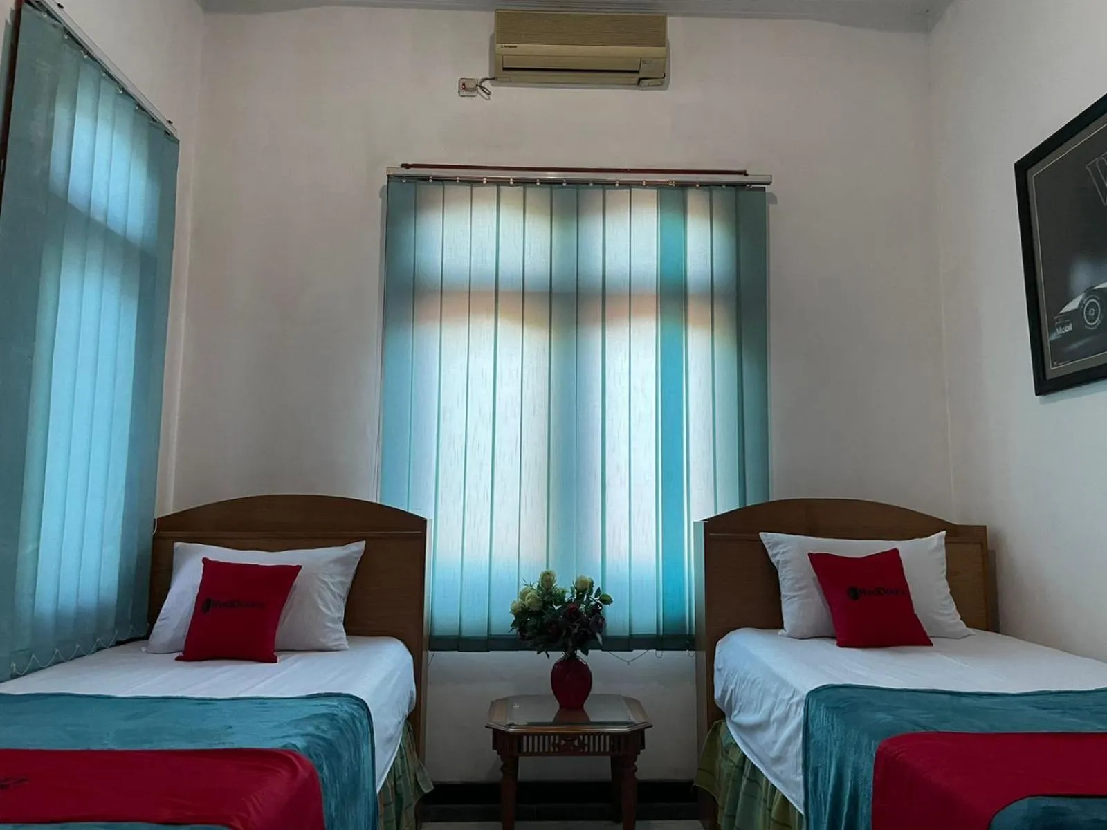 Bedroom, Bed in RedDoorz Syariah @ Karang Pilang