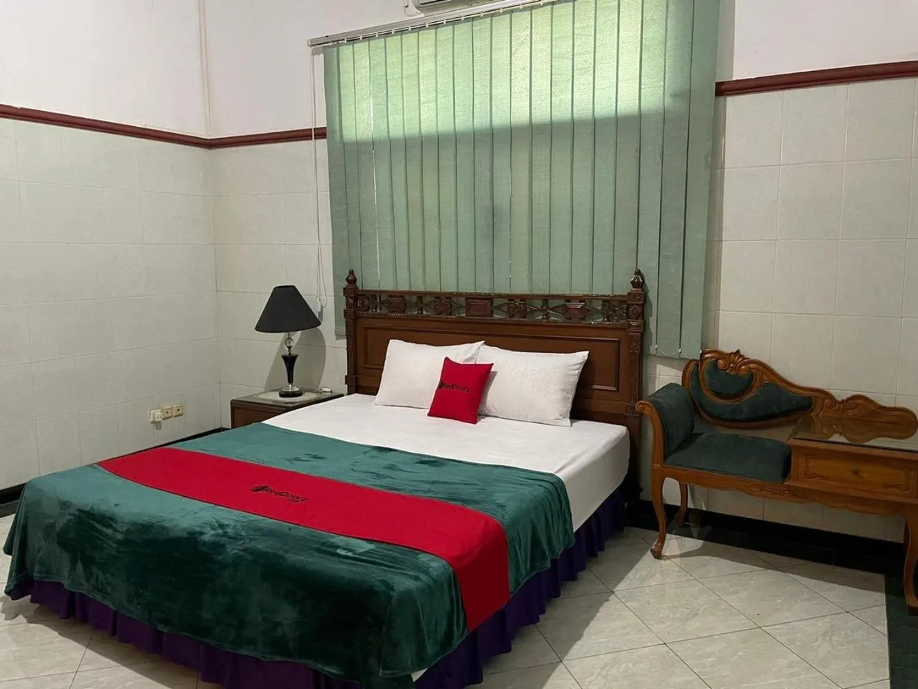 Bedroom, Bed in RedDoorz Syariah @ Karang Pilang