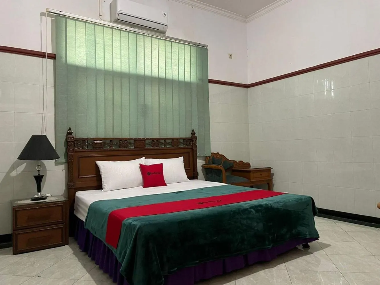 Bedroom, Bed in RedDoorz Syariah @ Karang Pilang