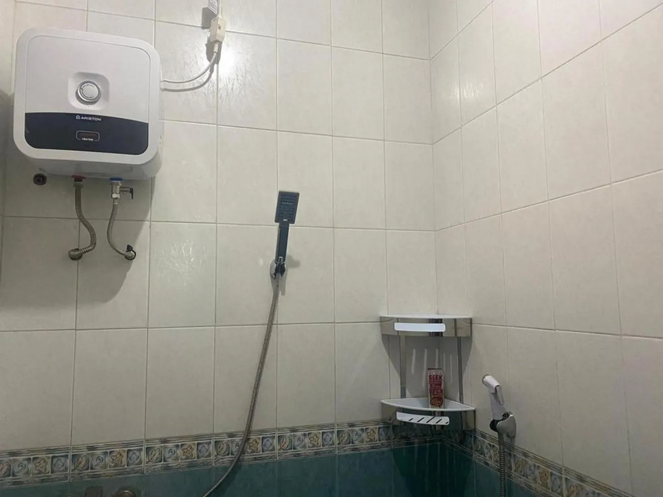 Bathroom in RedDoorz Syariah @ Karang Pilang