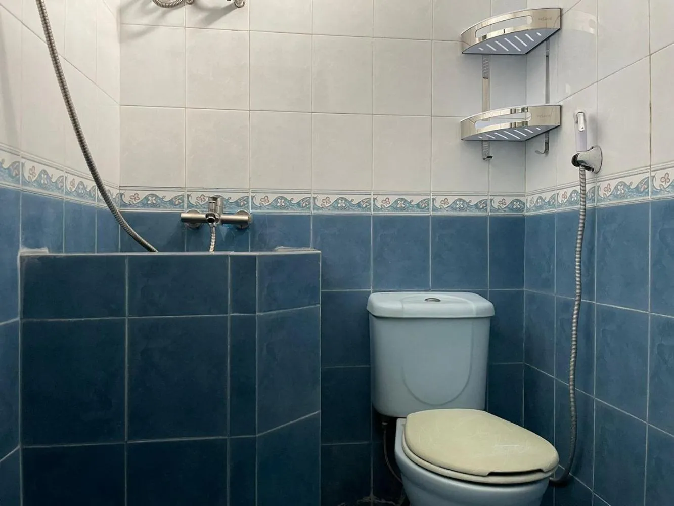 Bathroom in RedDoorz Syariah @ Karang Pilang