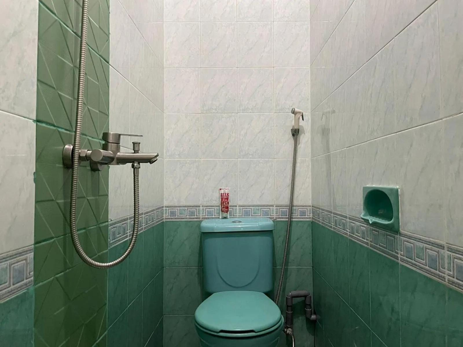 Bathroom in RedDoorz Syariah @ Karang Pilang