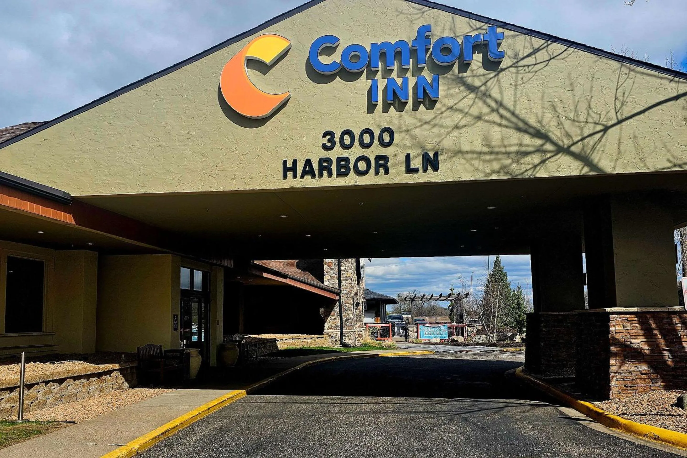 Property building in Comfort Inn Plymouth-Minneapolis