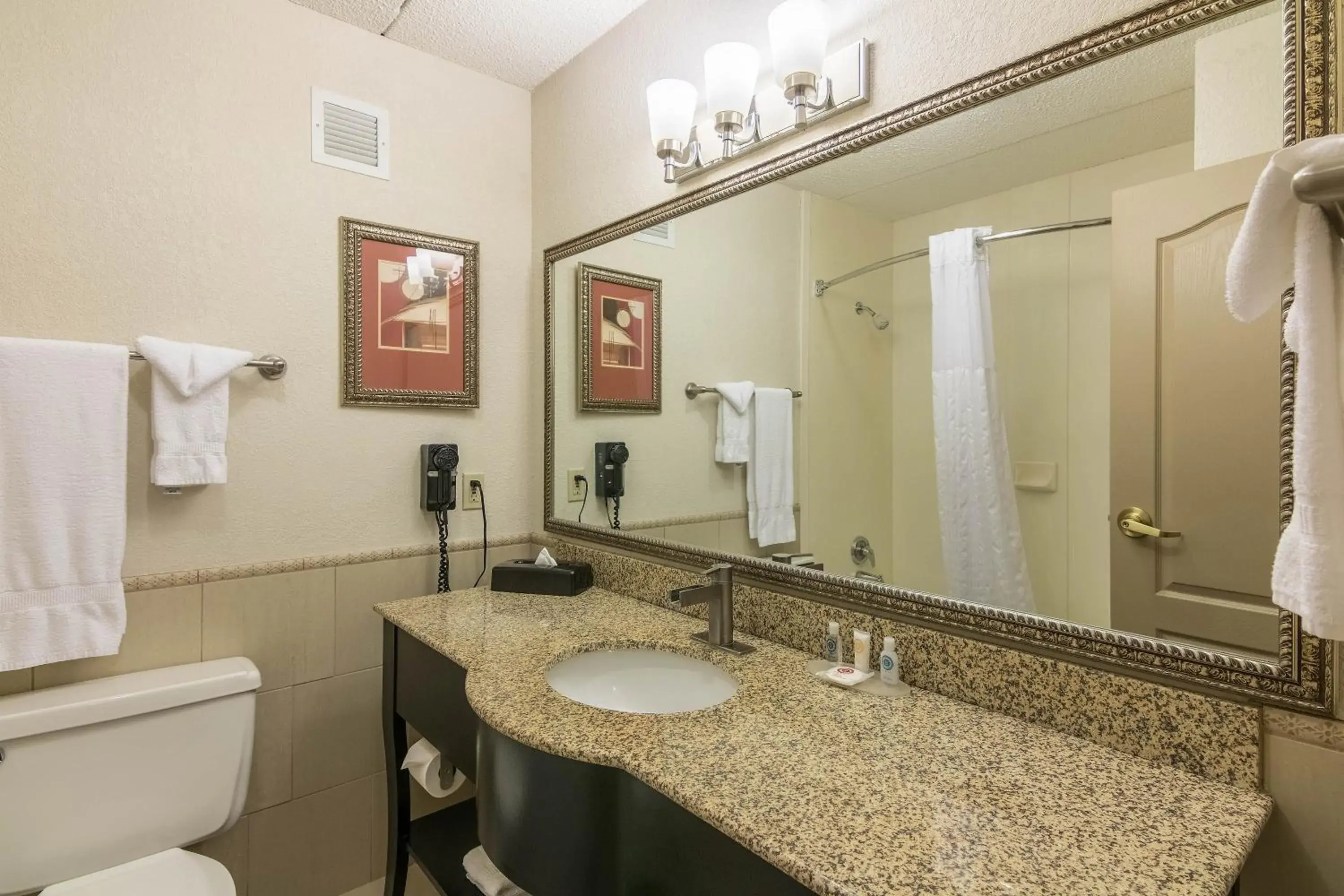 King Room - Non-Smoking in Comfort Inn Plymouth-Minneapolis King Room - Non-Smoking in Comfort Inn Plymouth-Minneapolis