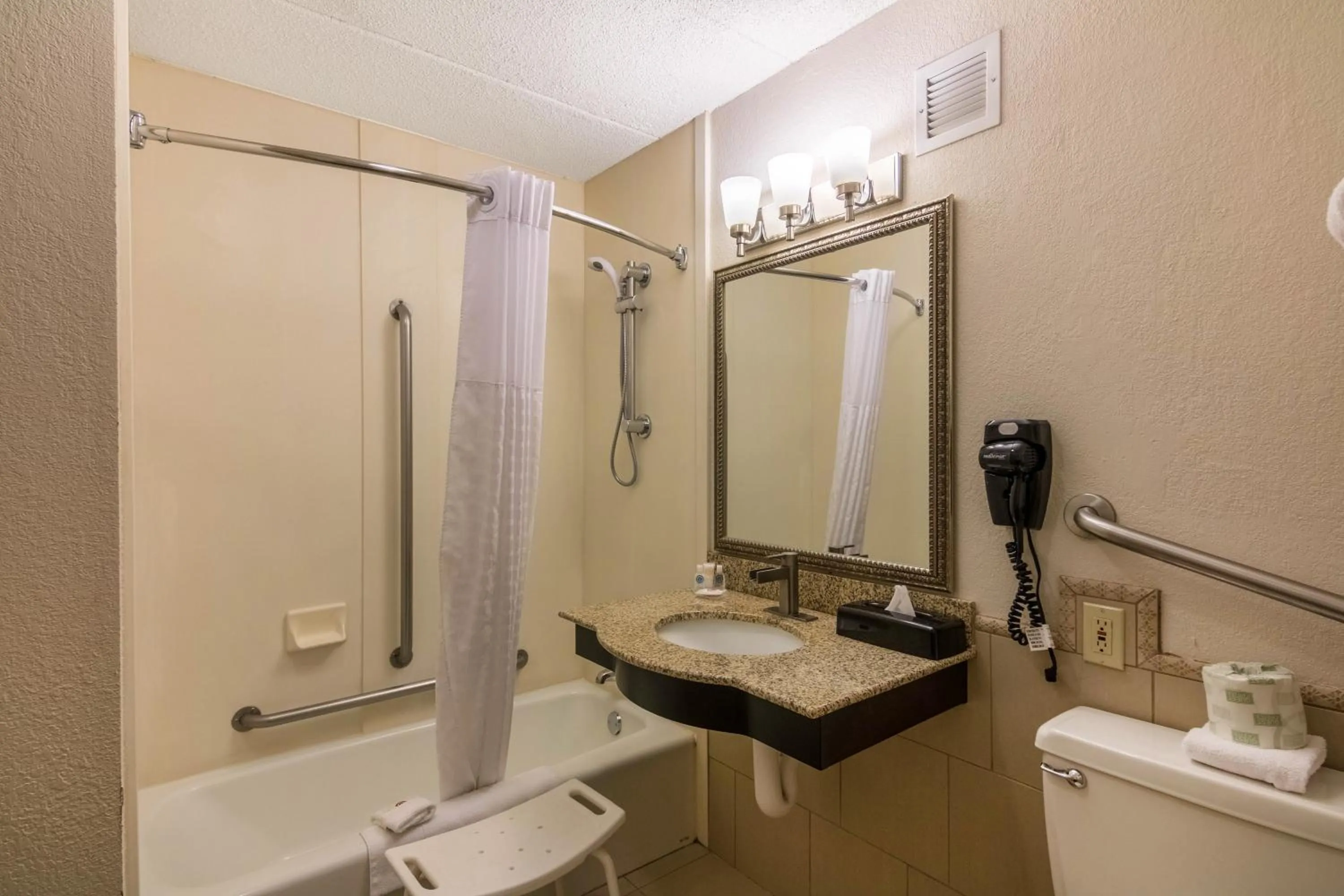 Shower in Comfort Inn Plymouth-Minneapolis