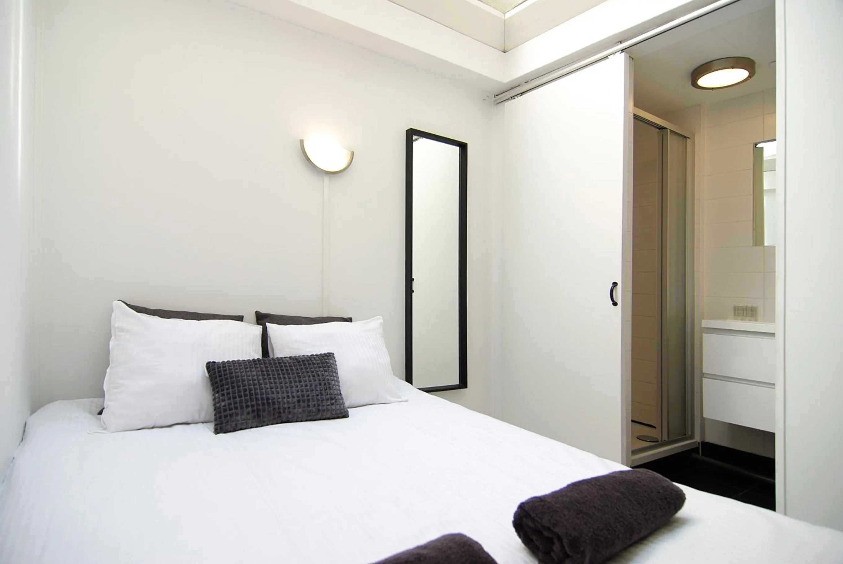 Bed in Cosy apartment right in the city center with AIRCO!