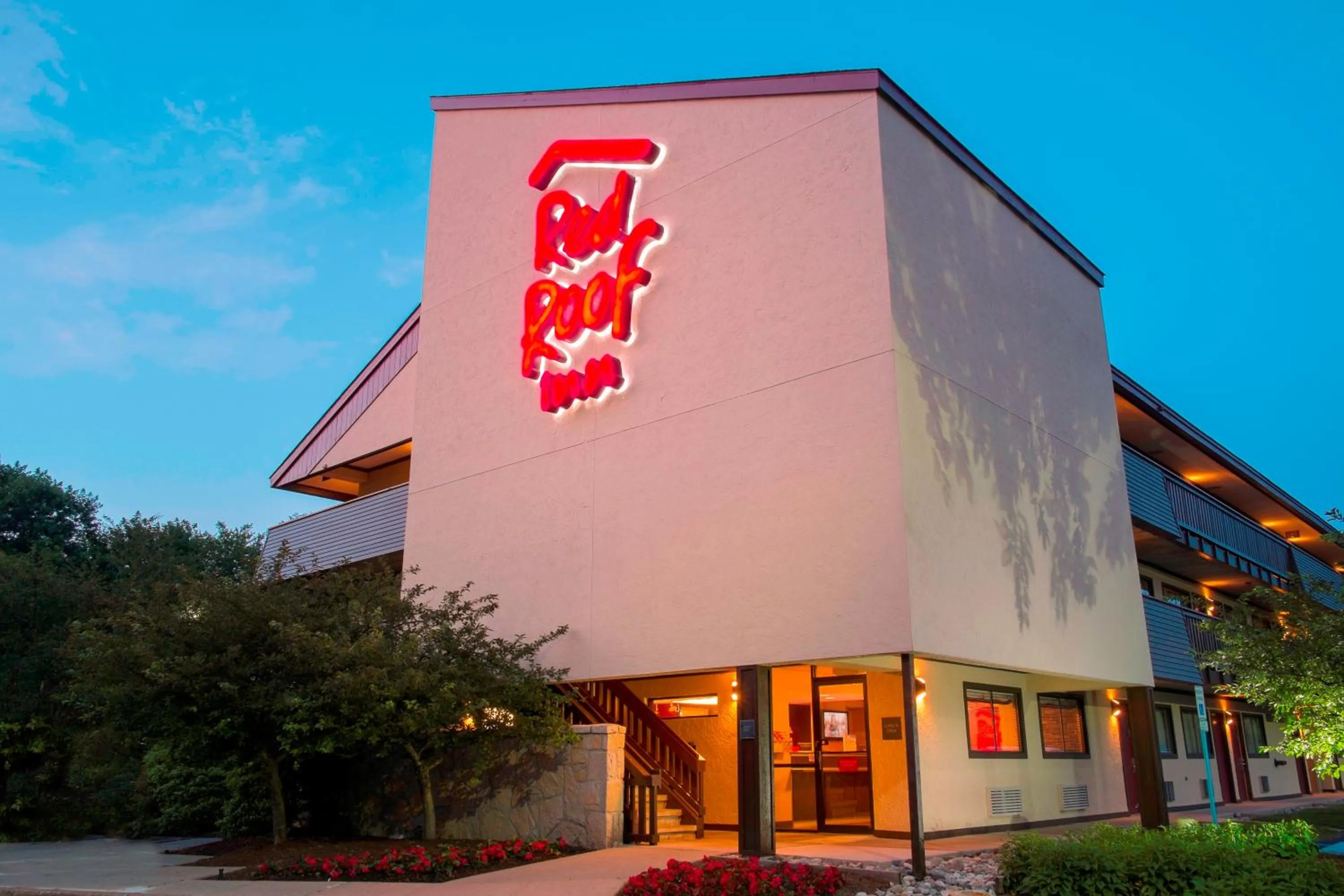 Property building in Red Roof Inn Philadelphia - Oxford Valley