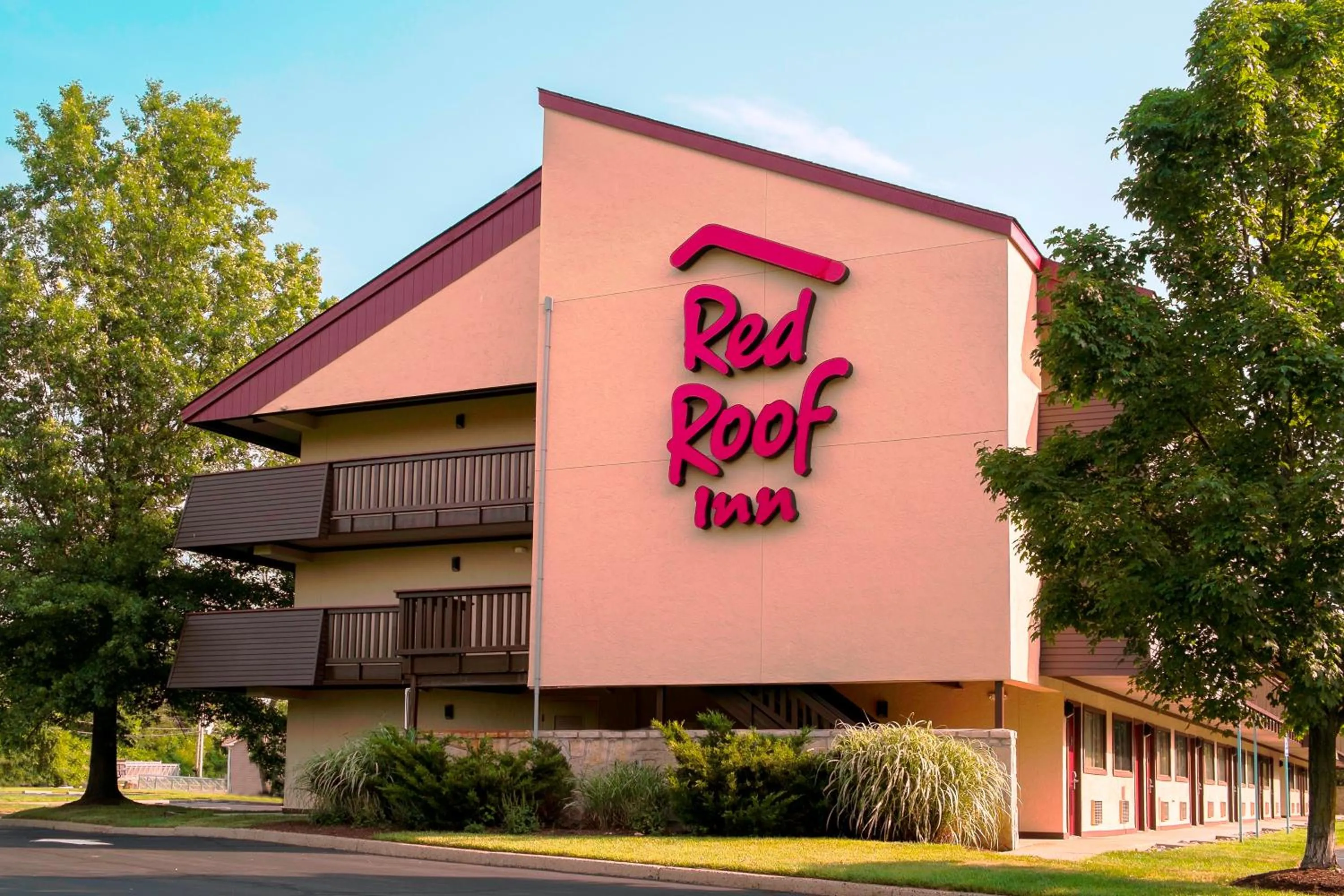 Property building in Red Roof Inn Philadelphia - Oxford Valley