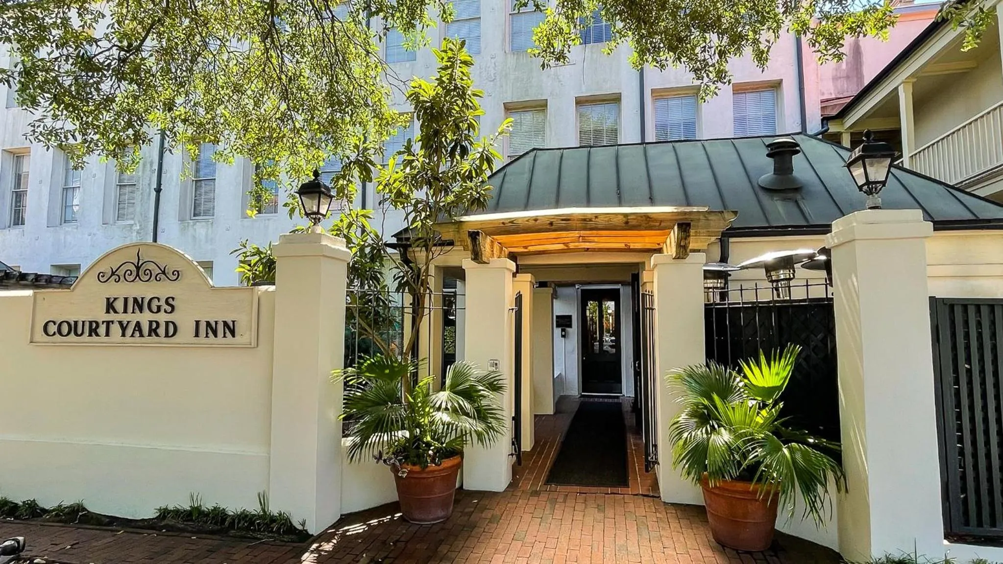 Property building in Kings Courtyard Inn