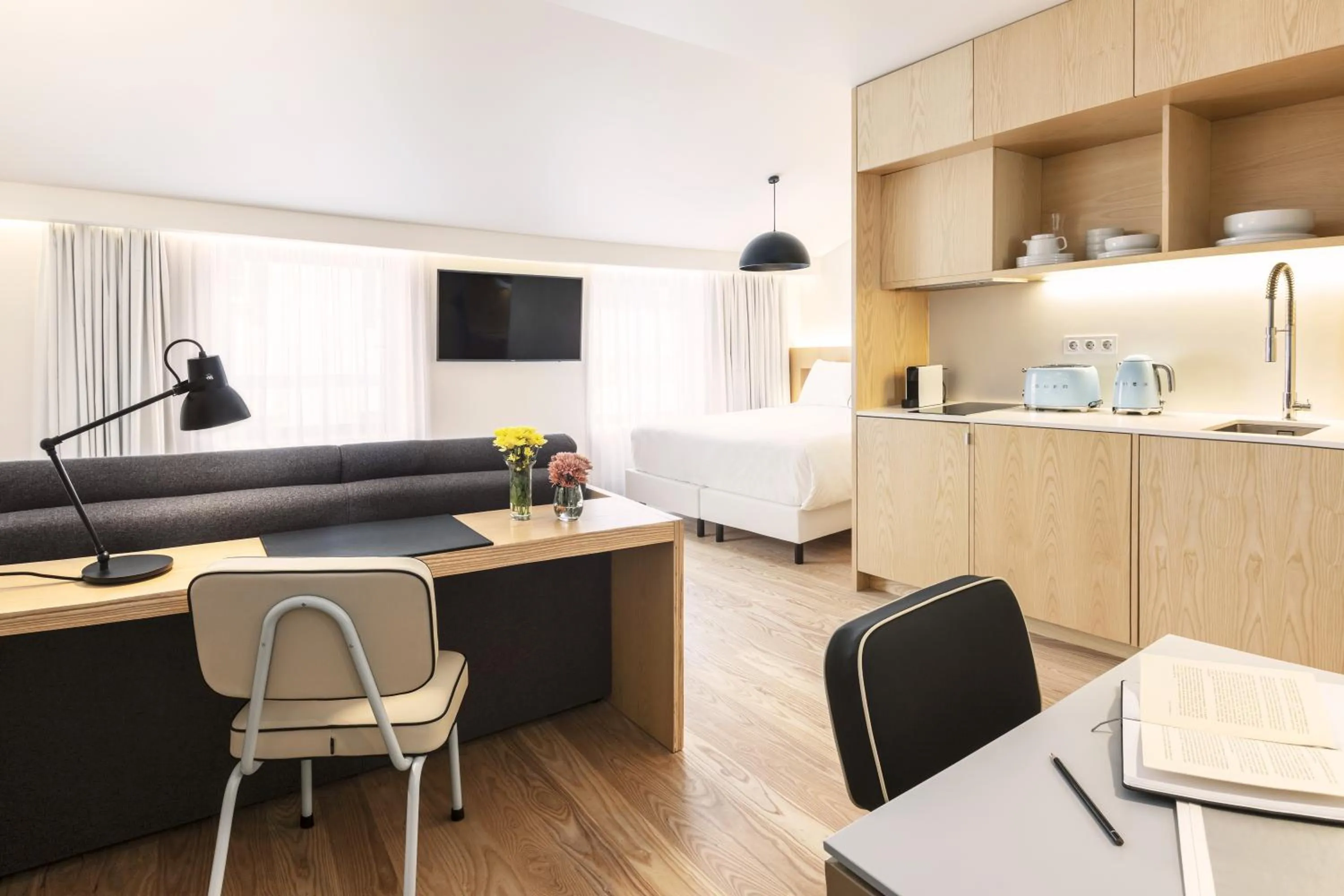 TV and multimedia in Casa da Galeria - Azores Art of Hosting