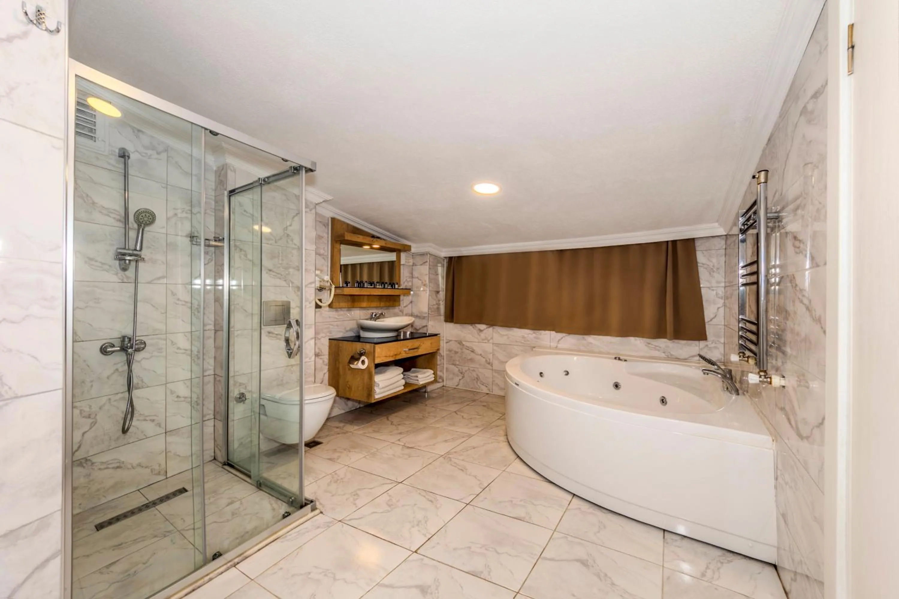 Bathroom, Bed in Istanbul Old City Topkapi Porta Romanos Hotel Ottoman Heritage