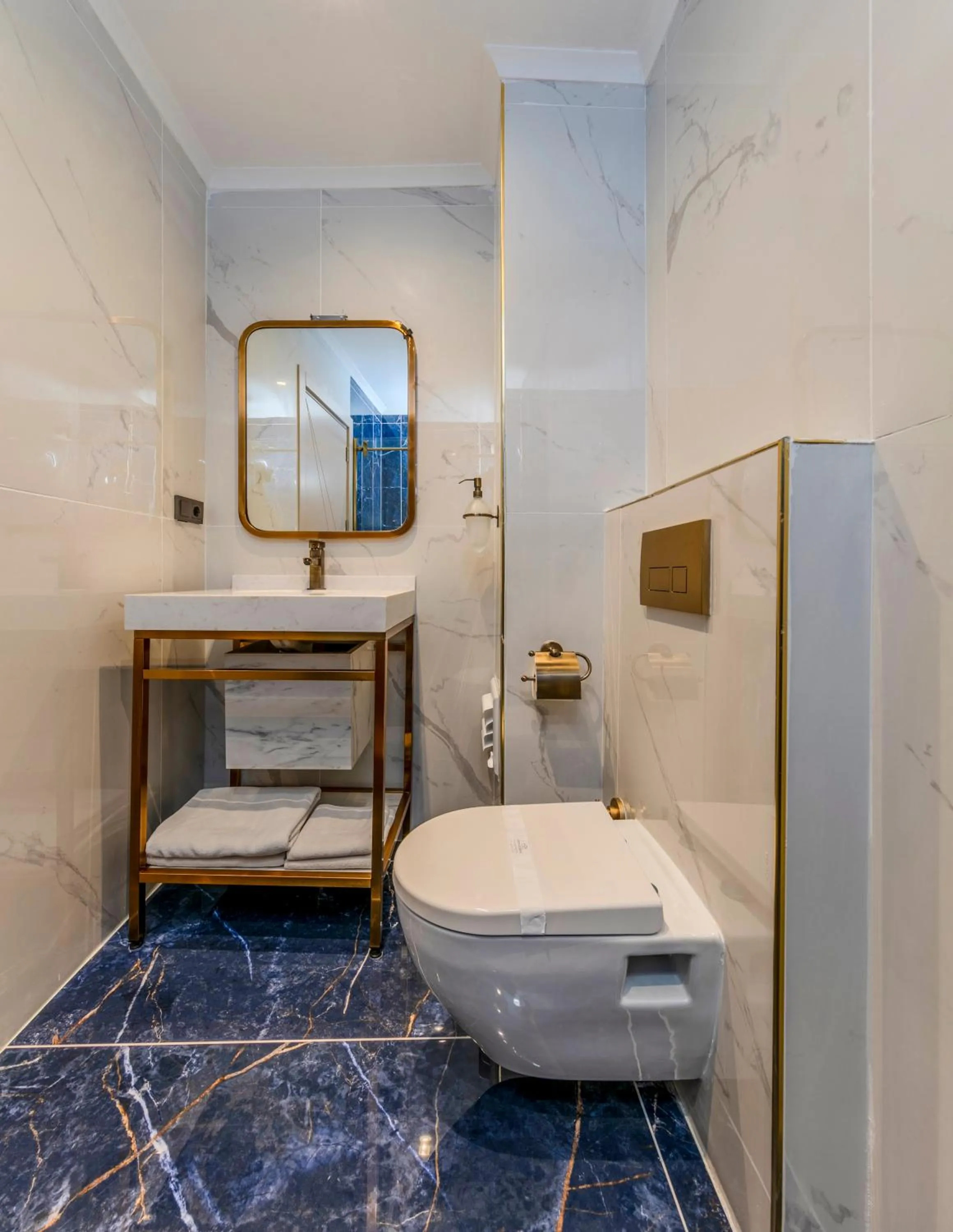 Bathroom in Istanbul Old City Topkapi Porta Romanos Hotel Ottoman Heritage