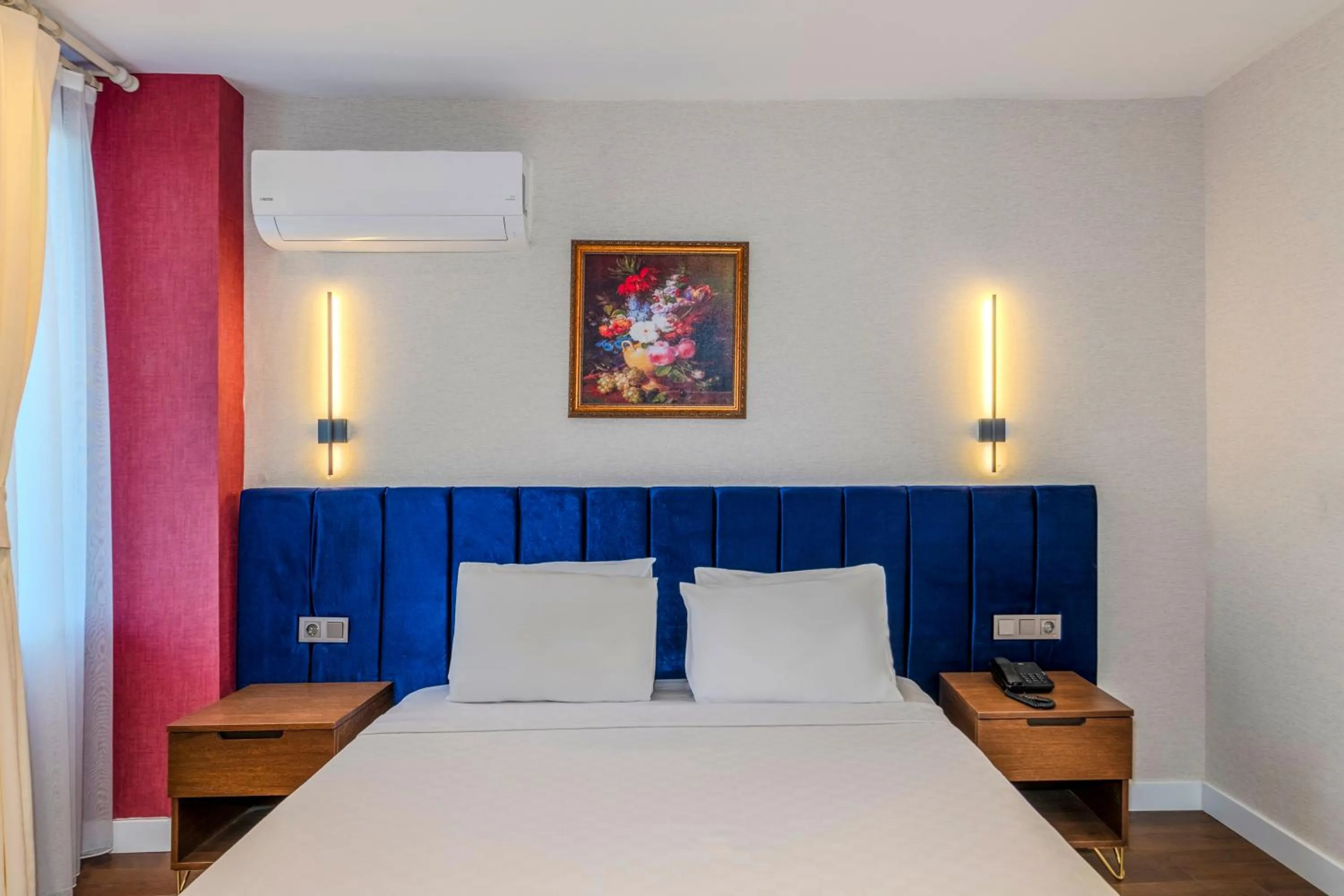 Photo of the whole room, Bed in Istanbul Old City Topkapi Porta Romanos Hotel Ottoman Heritage