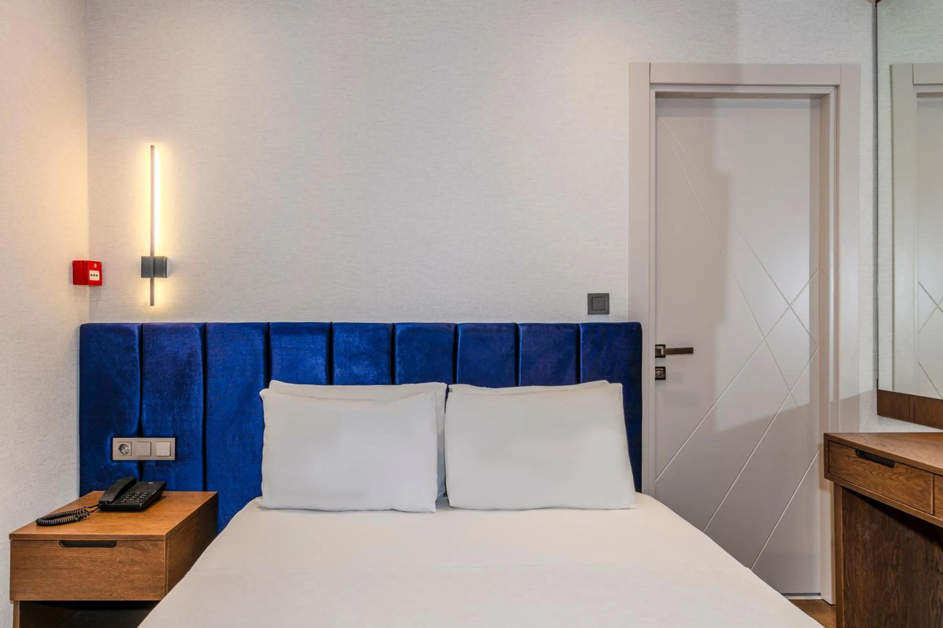 Photo of the whole room, Bed in Istanbul Old City Topkapi Porta Romanos Hotel Ottoman Heritage