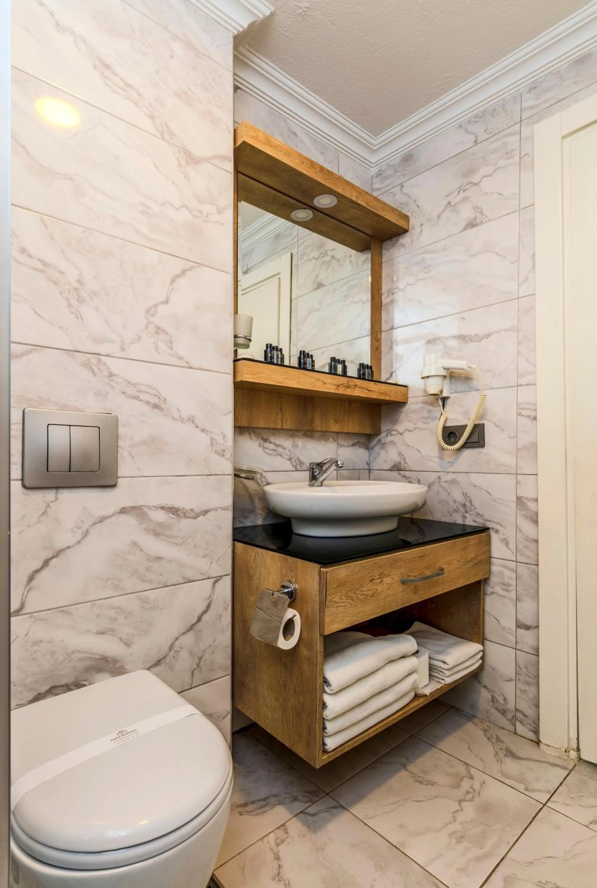 Bathroom in Istanbul Old City Topkapi Porta Romanos Hotel Ottoman Heritage