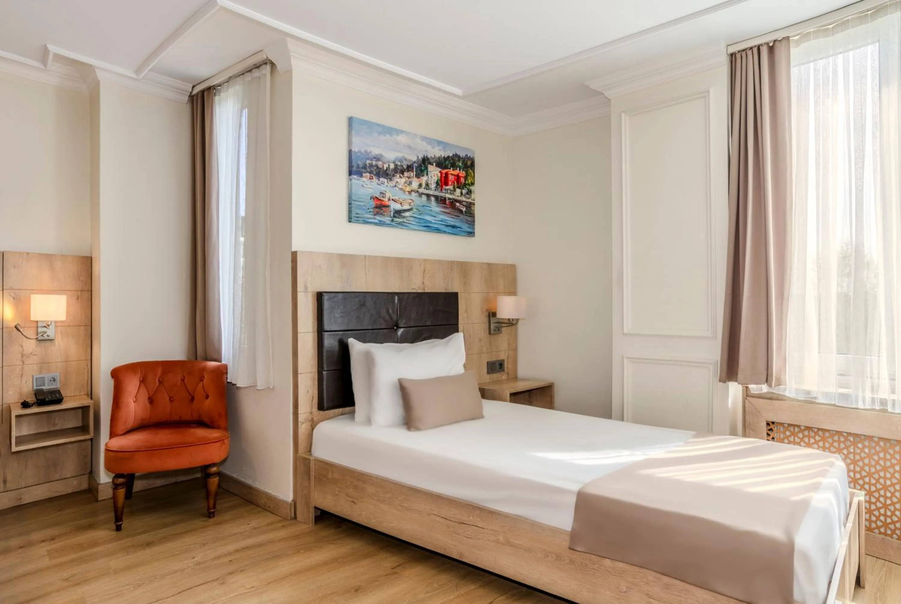 Photo of the whole room, Bed in Istanbul Old City Topkapi Porta Romanos Hotel Ottoman Heritage