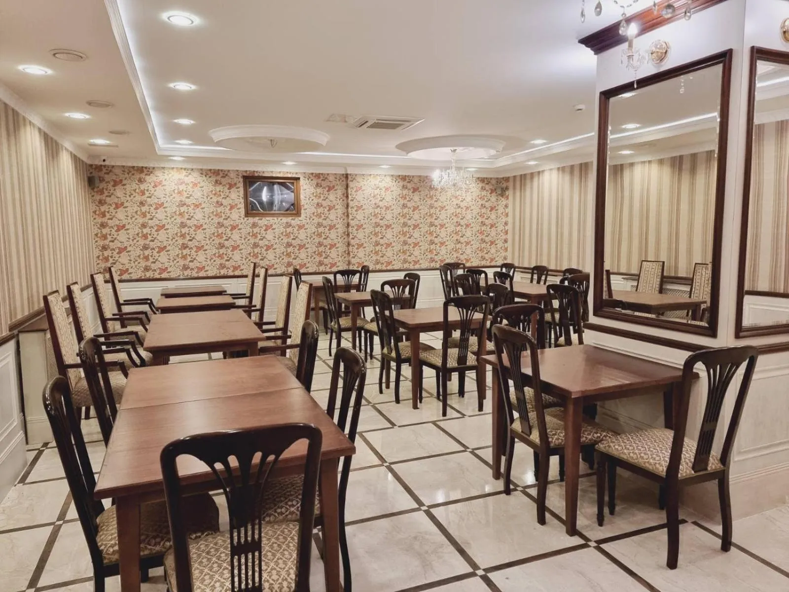 Restaurant/places to eat in ApartHotel Hubertus