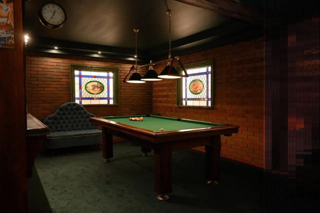 Billiard in ApartHotel Hubertus