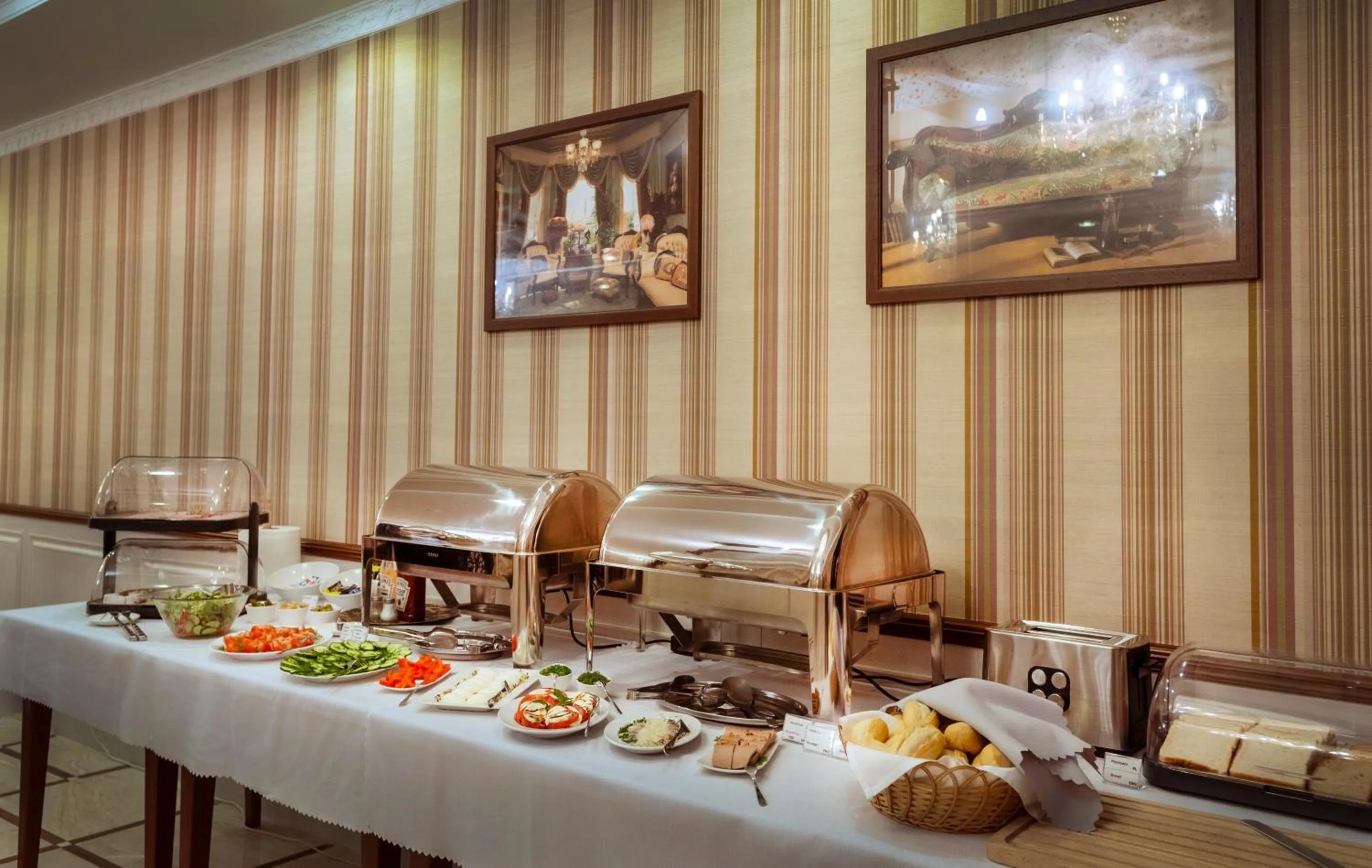 Buffet breakfast in ApartHotel Hubertus