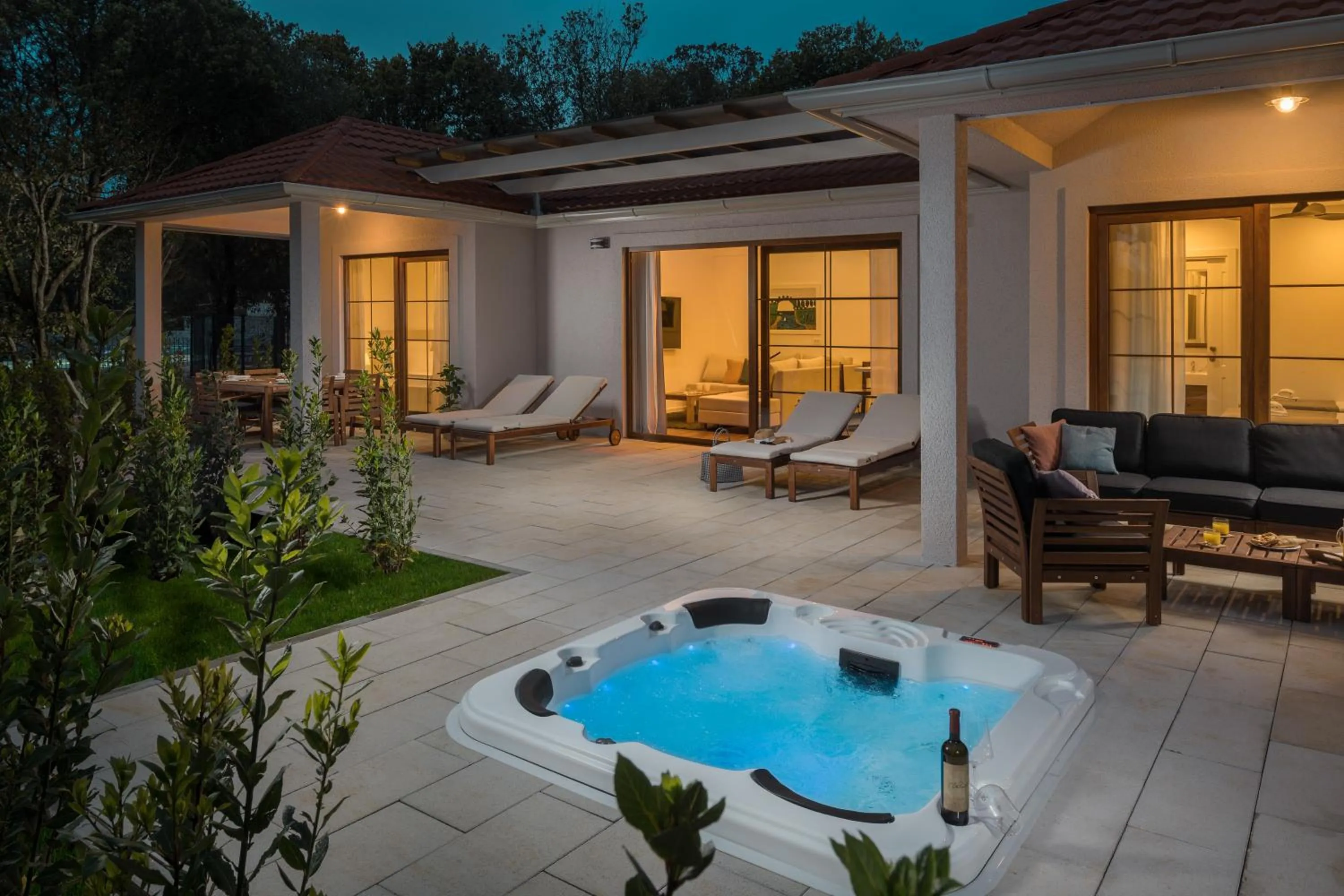 Night in Luxury Glamping Beach Villas Porto Bus