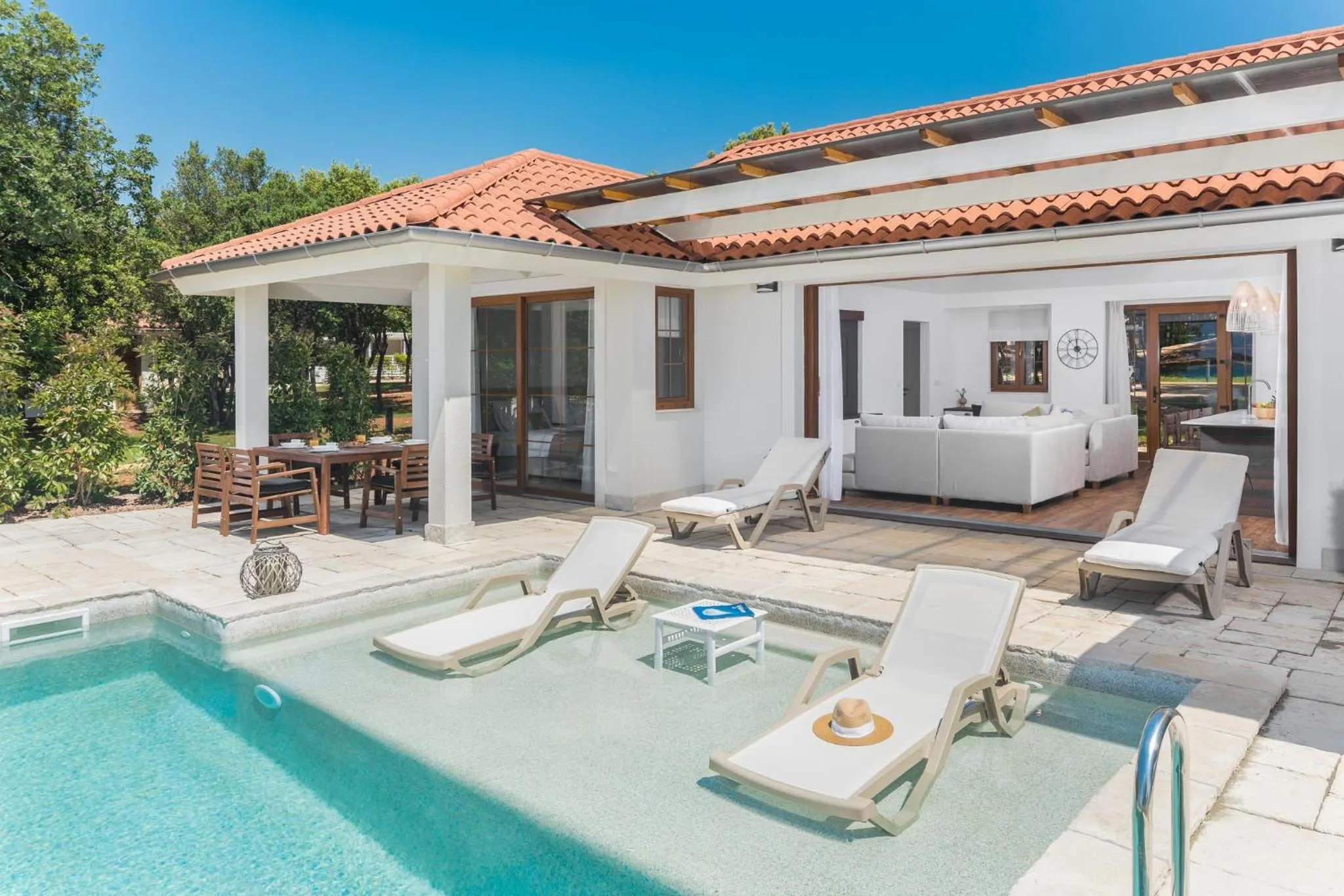 Property building in Luxury Glamping Beach Villas Porto Bus